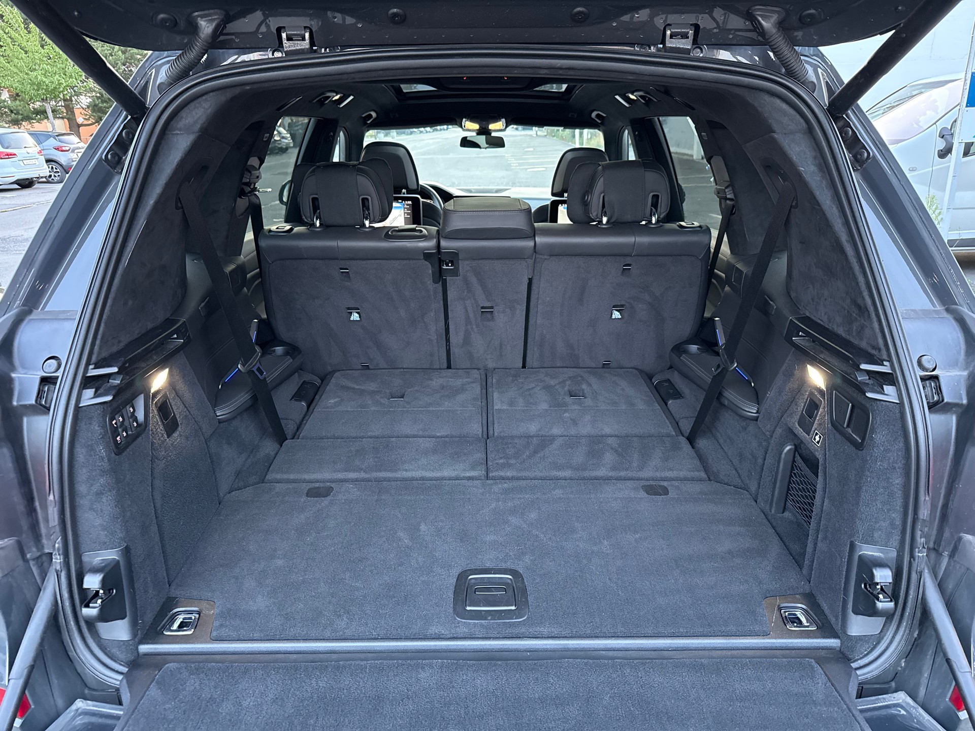 BMW X7 M50i-image-14
