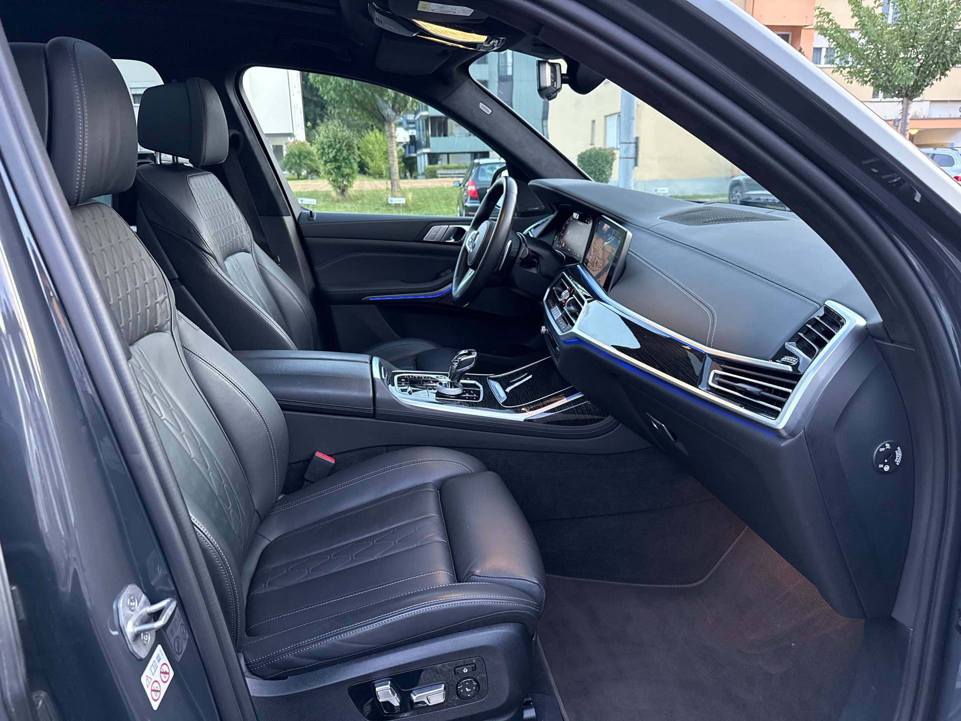 BMW X7 M50i-image-23