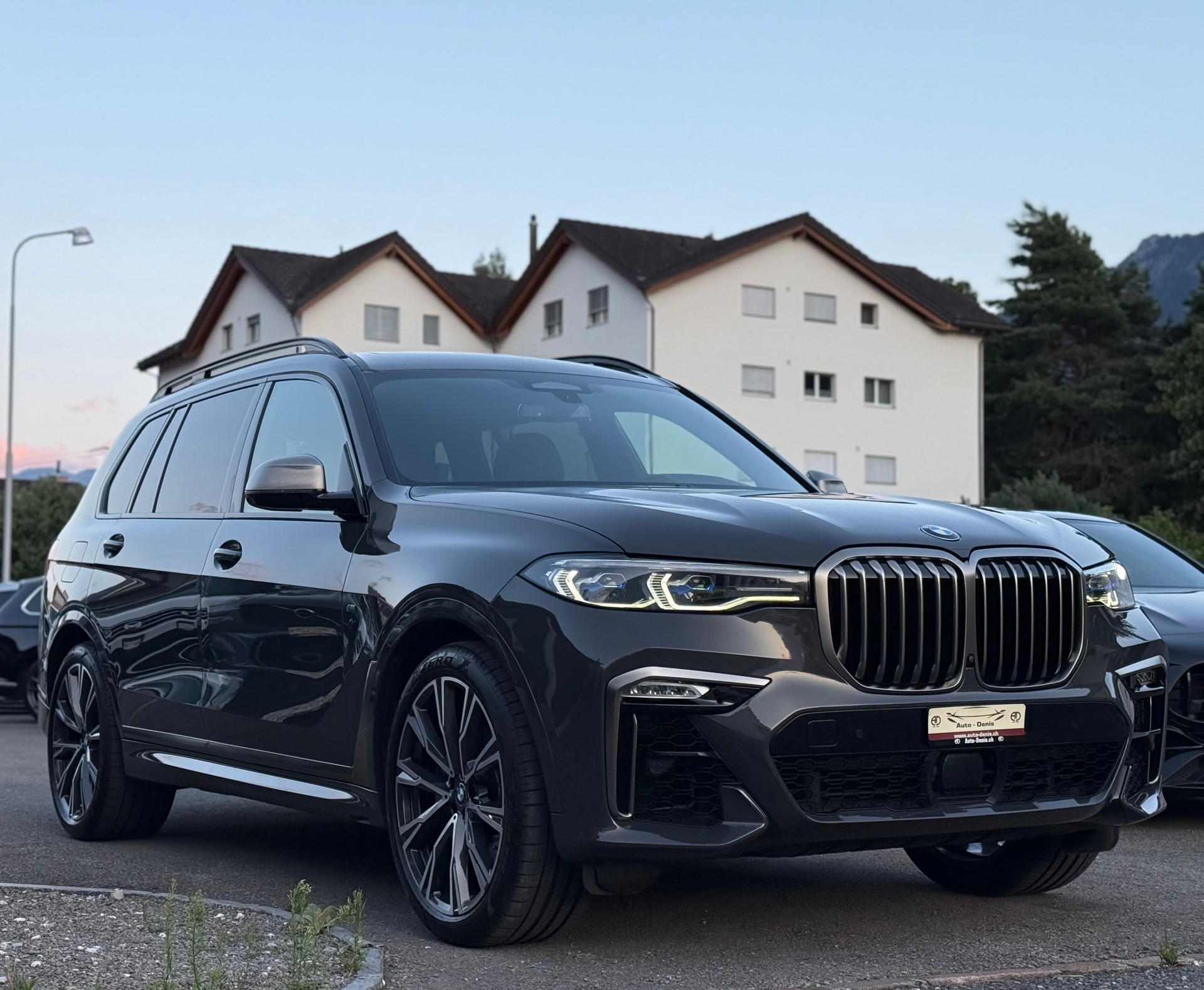 BMW X7 M50i-image-3