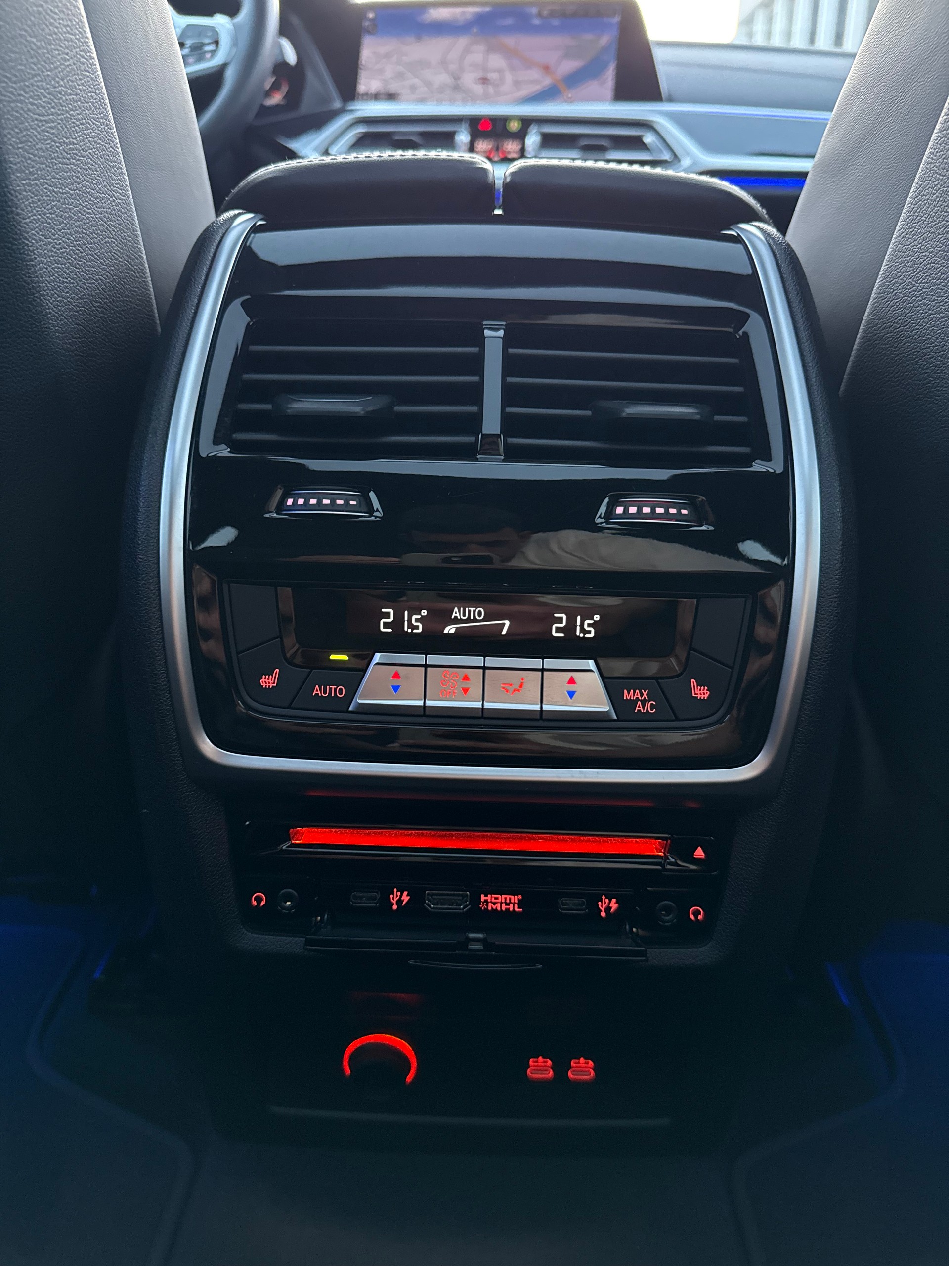 BMW X7 M50i-image-18