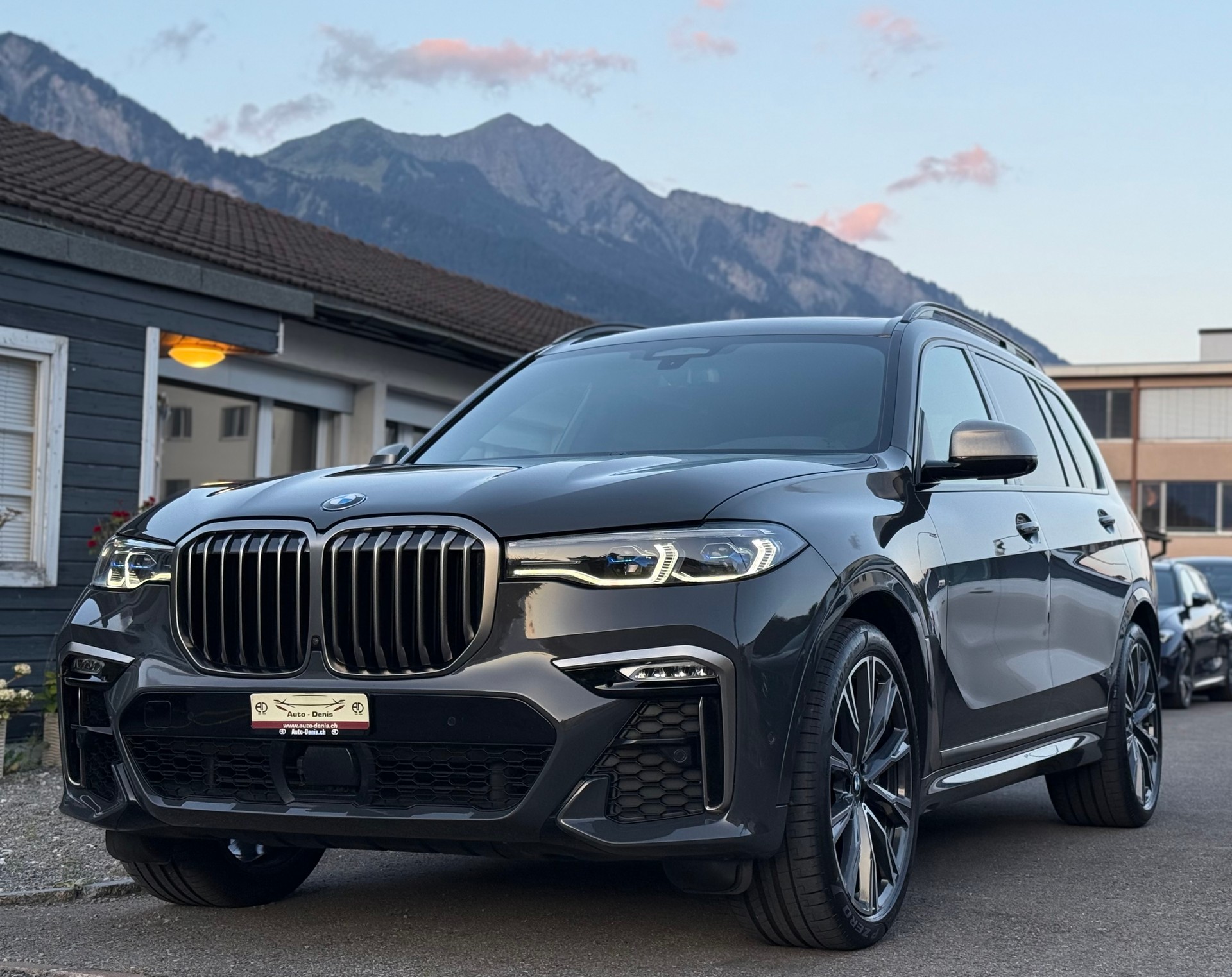 BMW X7 M50i-image-1