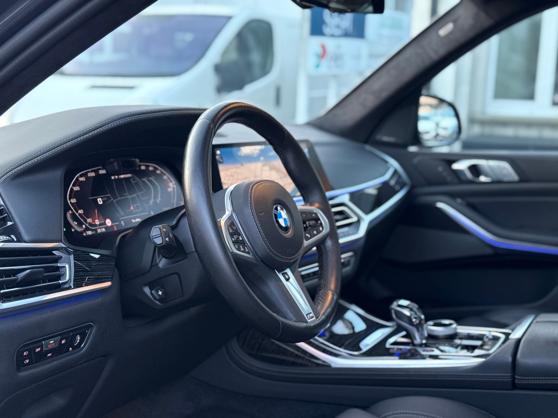BMW X7 M50i-image-7