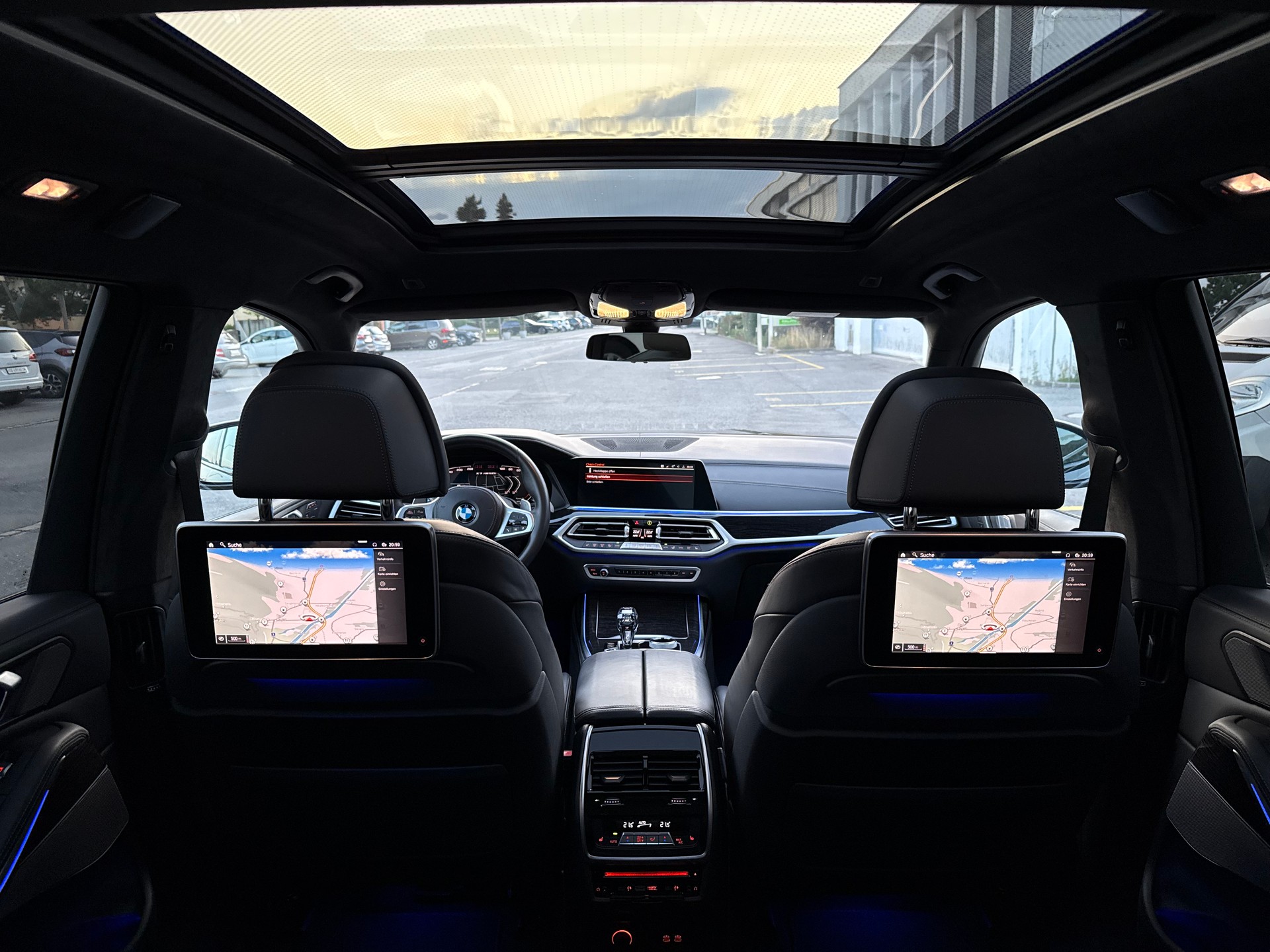 BMW X7 M50i-image-15