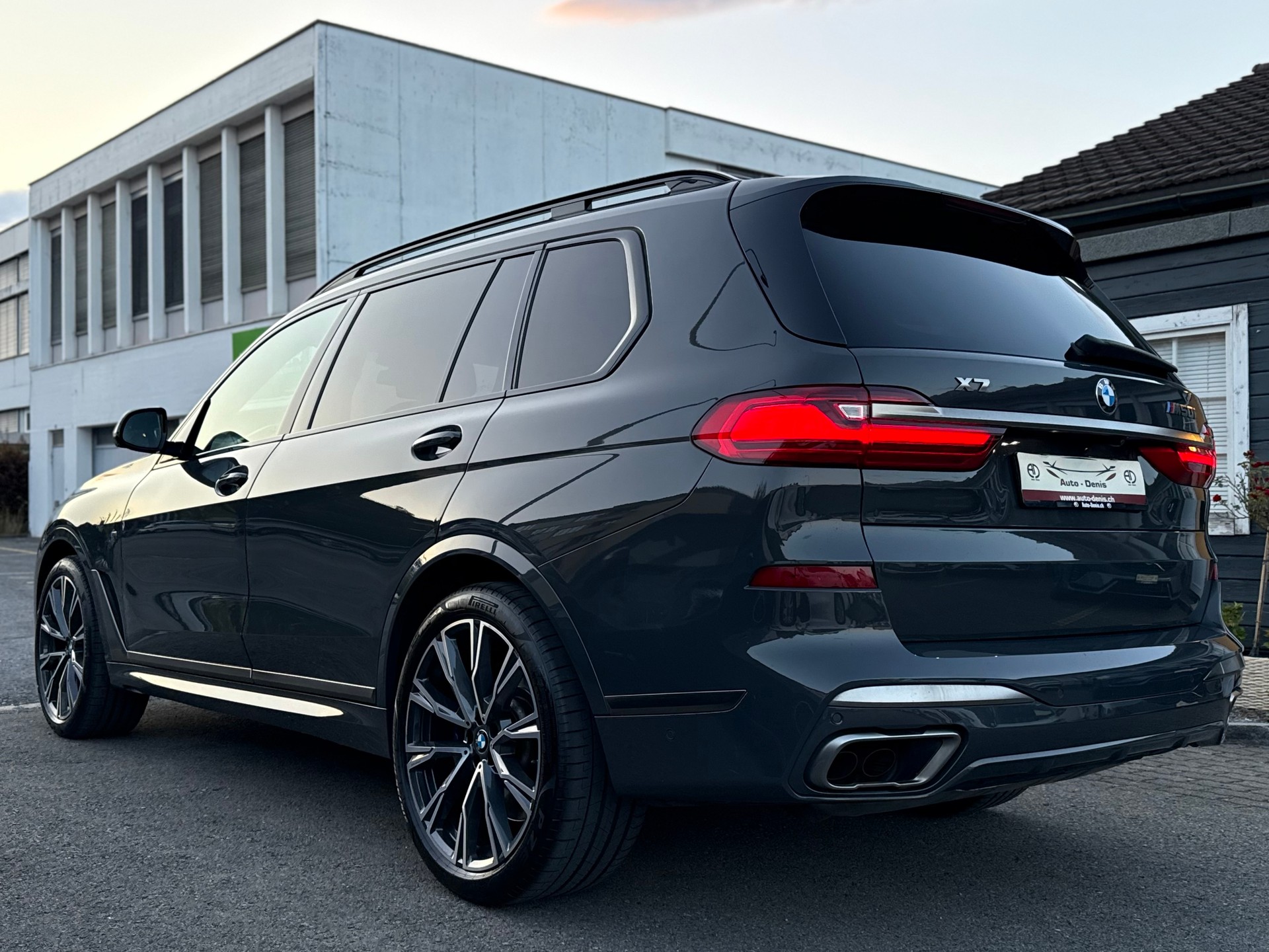 BMW X7 M50i-image-6