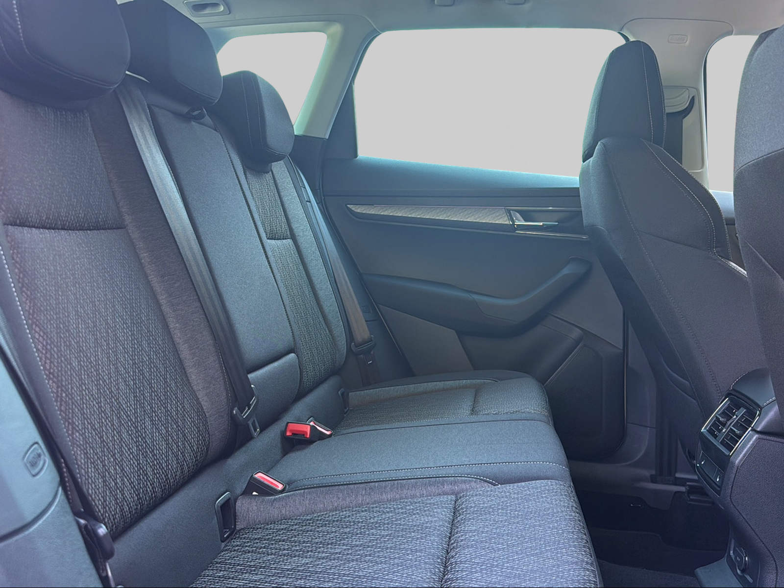 SKODA Karoq 2.0 TDI CR Style 4x4 DSG-image-13