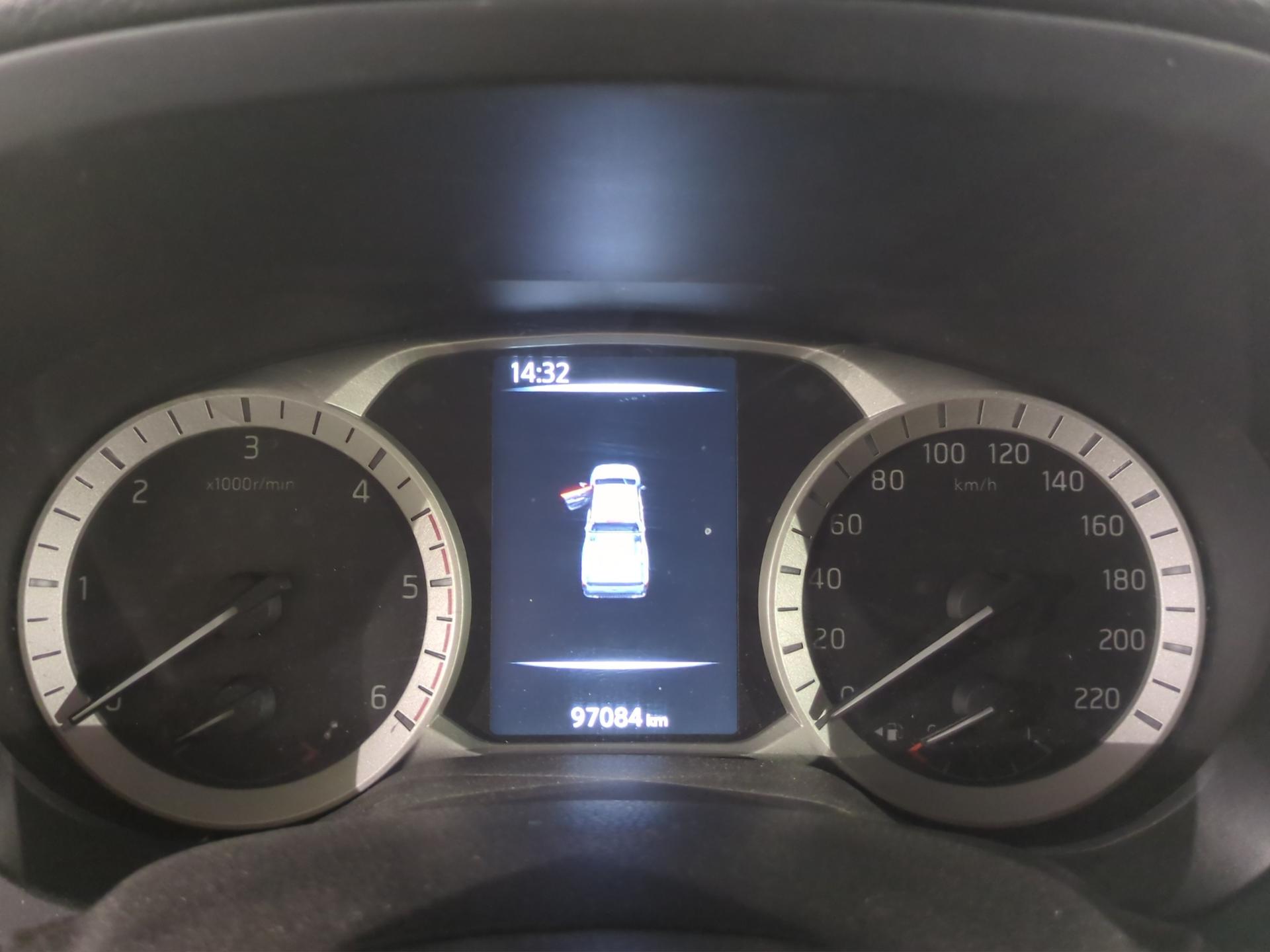 NISSAN Navara Double Cab N-Guard 2.3 dCi 4WD Automatic-image-10