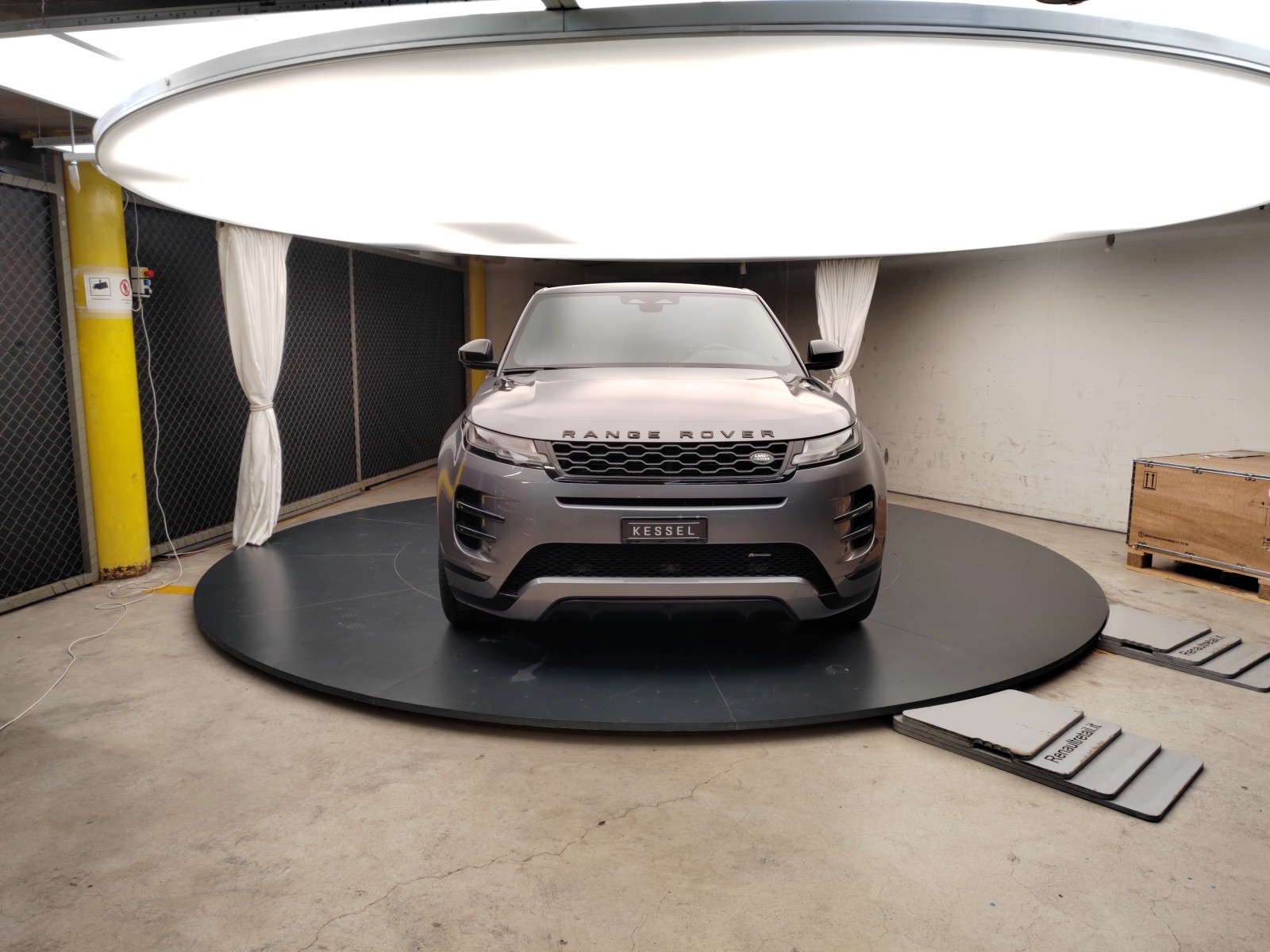 LAND ROVER Range Rover Evoque P 300e HSE AT8-image-2
