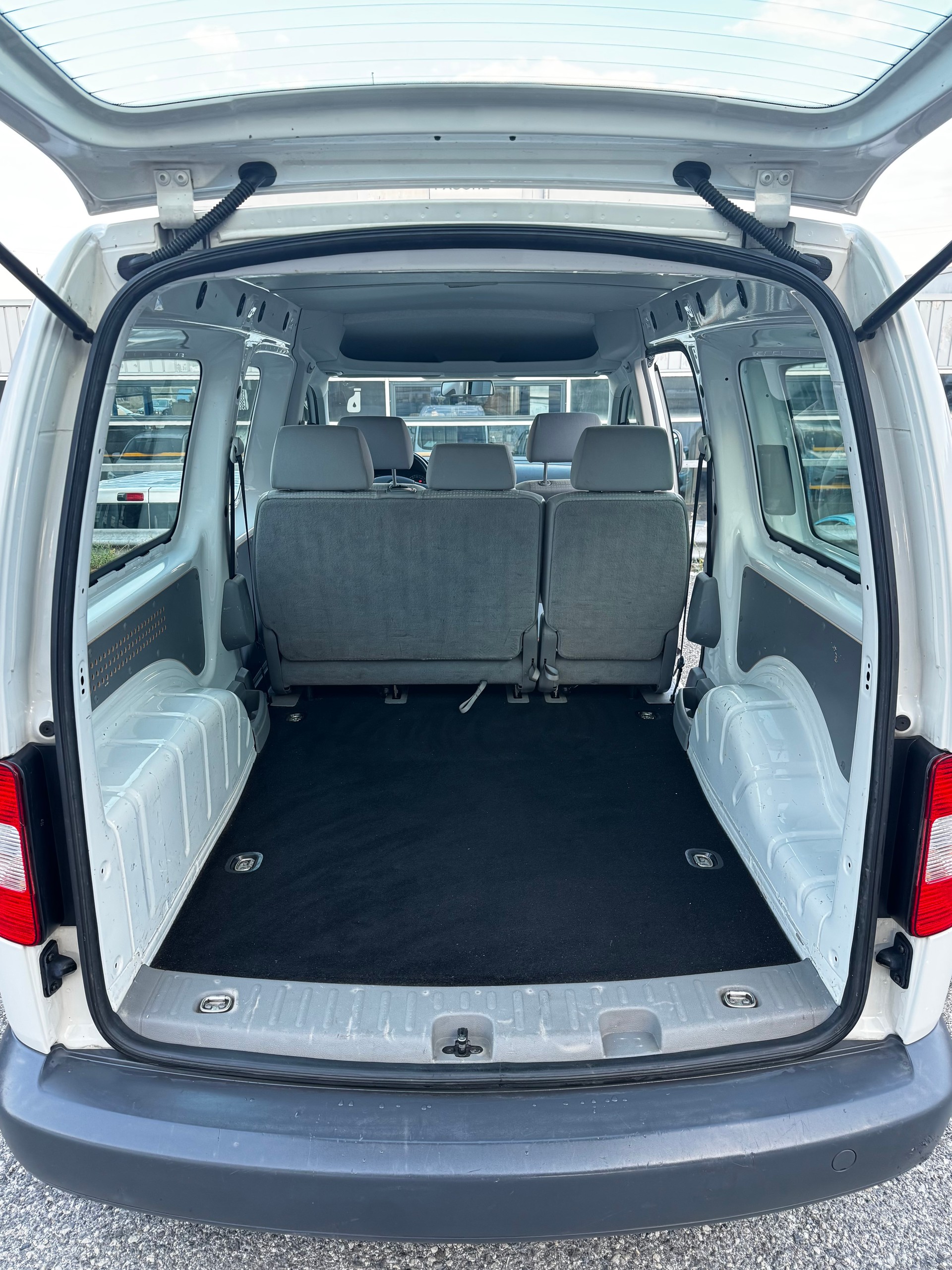 VW Caddy Maxi 1.9TDI-image-6