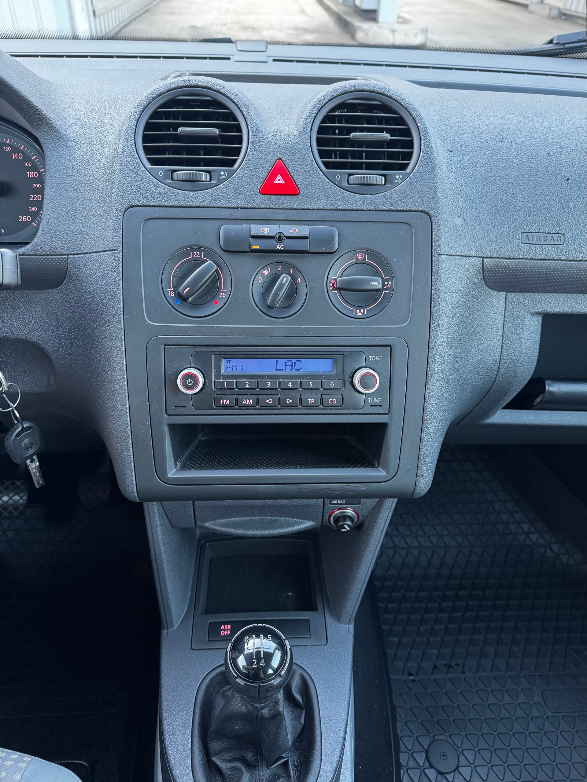 VW Caddy Maxi 1.9TDI-image-11