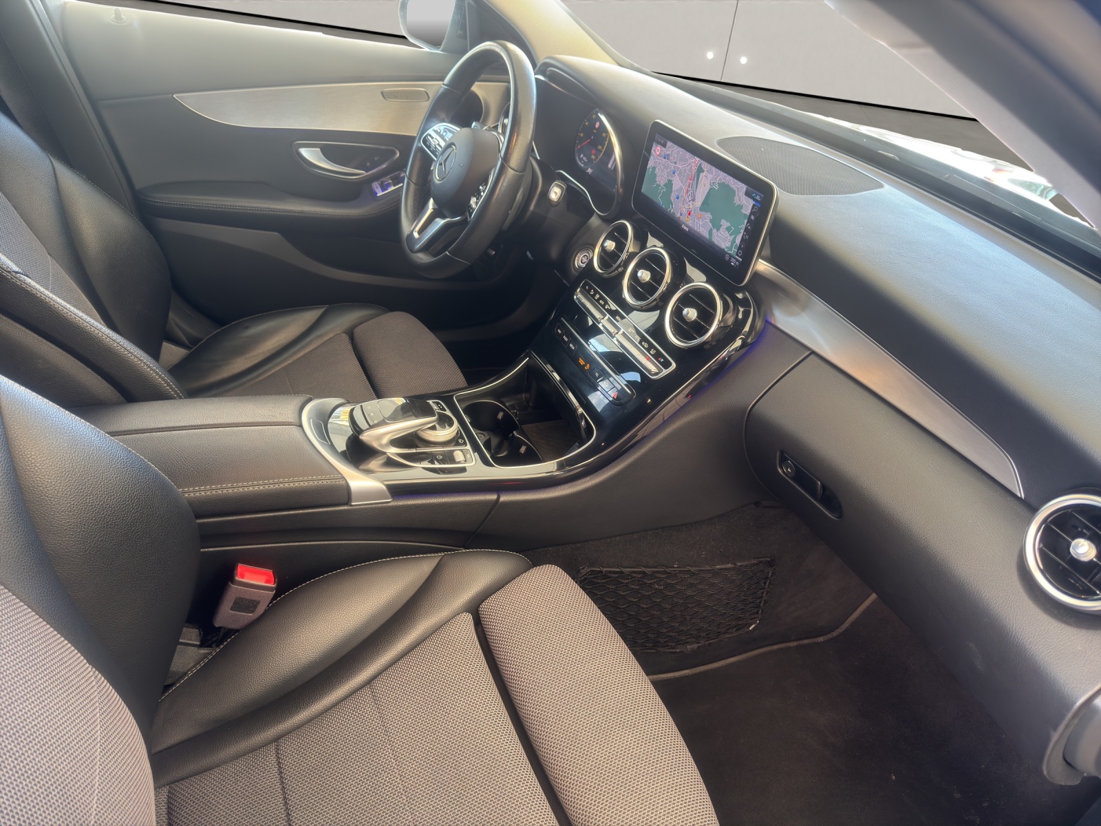 MERCEDES-BENZ C-Klasse S205 Kombi C 200 AMG Line 4x4 184PS-image-8