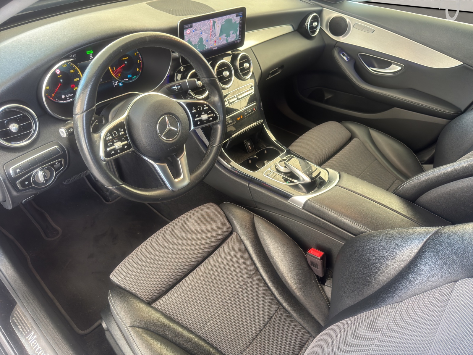 MERCEDES-BENZ C-Klasse S205 Kombi C 200 AMG Line 4x4 184PS-image-9