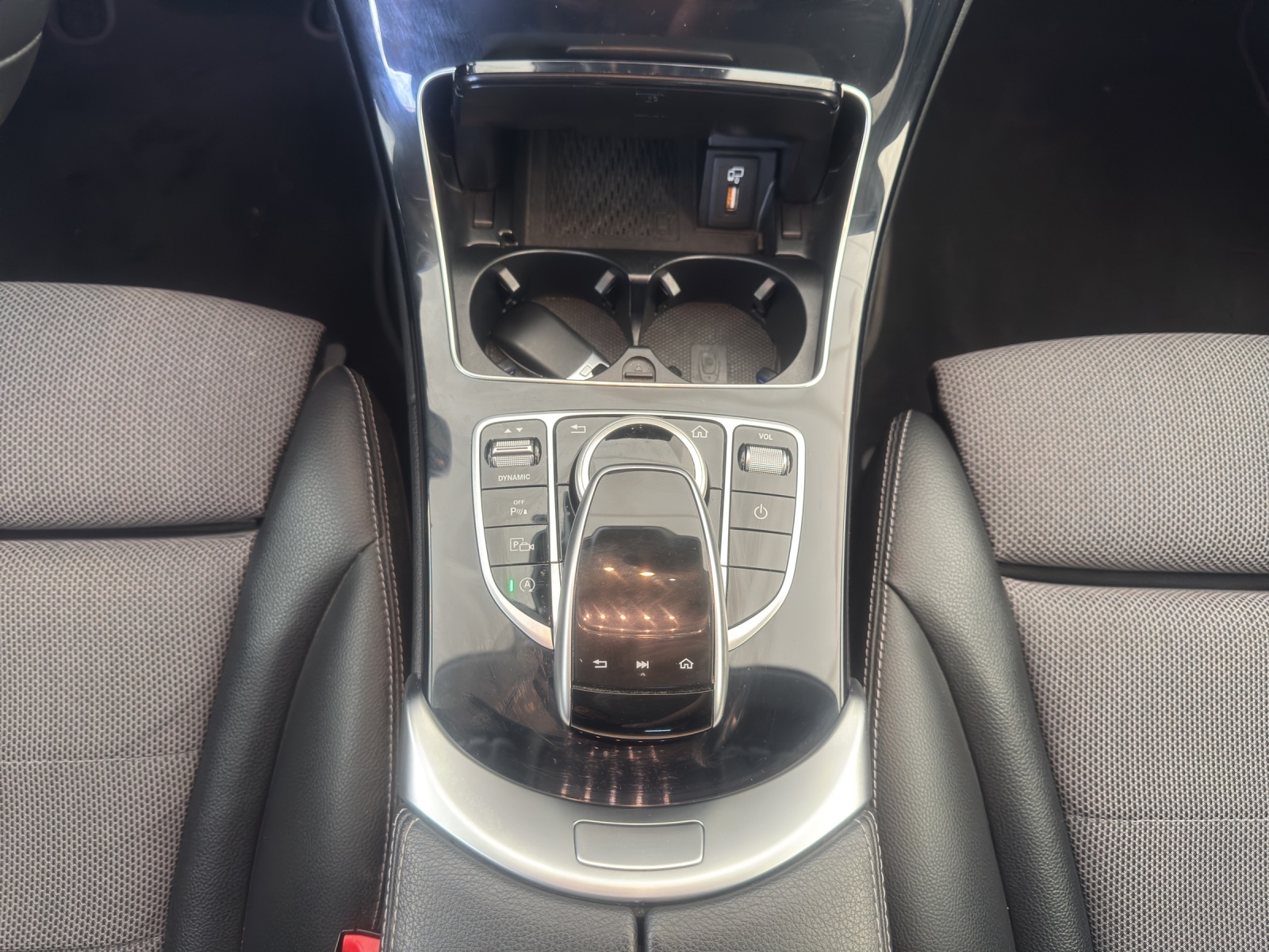 MERCEDES-BENZ C-Klasse S205 Kombi C 200 AMG Line 4x4 184PS-image-15