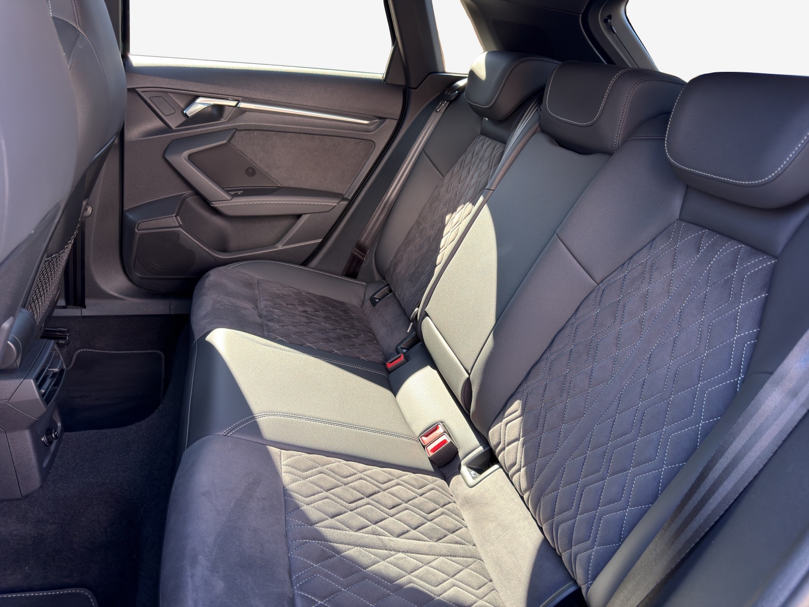 AUDI A3 Sportback 40 TDI S line S-tronic quattro-image-11