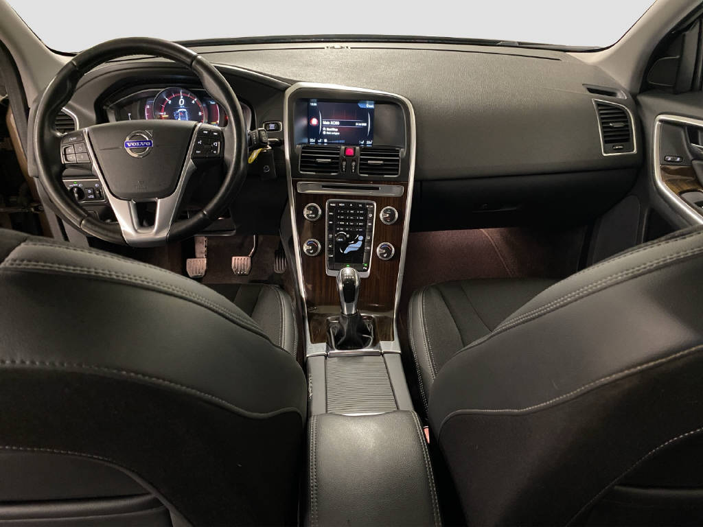VOLVO XC60 2.0 D4 Momentum S/S-image-10