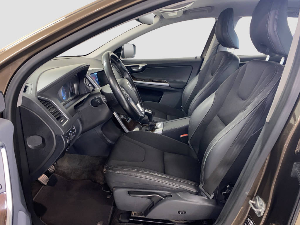 VOLVO XC60 2.0 D4 Momentum S/S-image-5