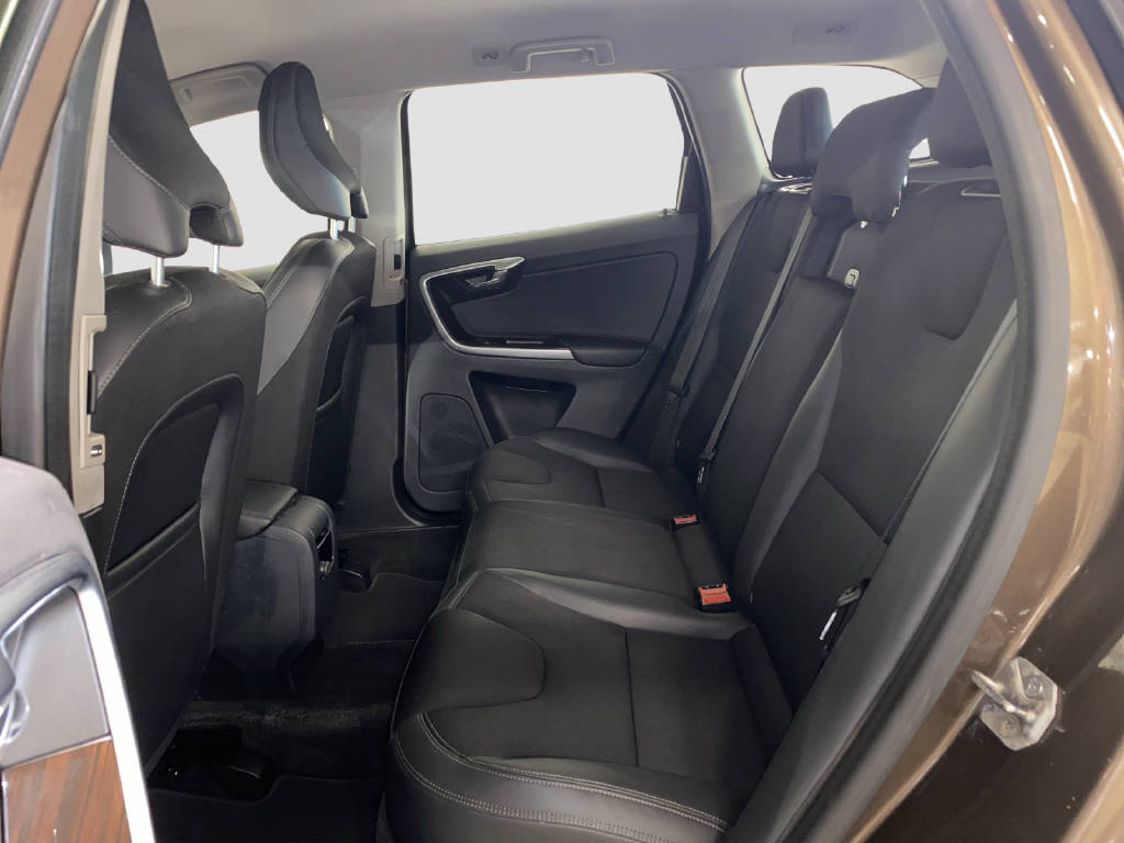 VOLVO XC60 2.0 D4 Momentum S/S-image-12