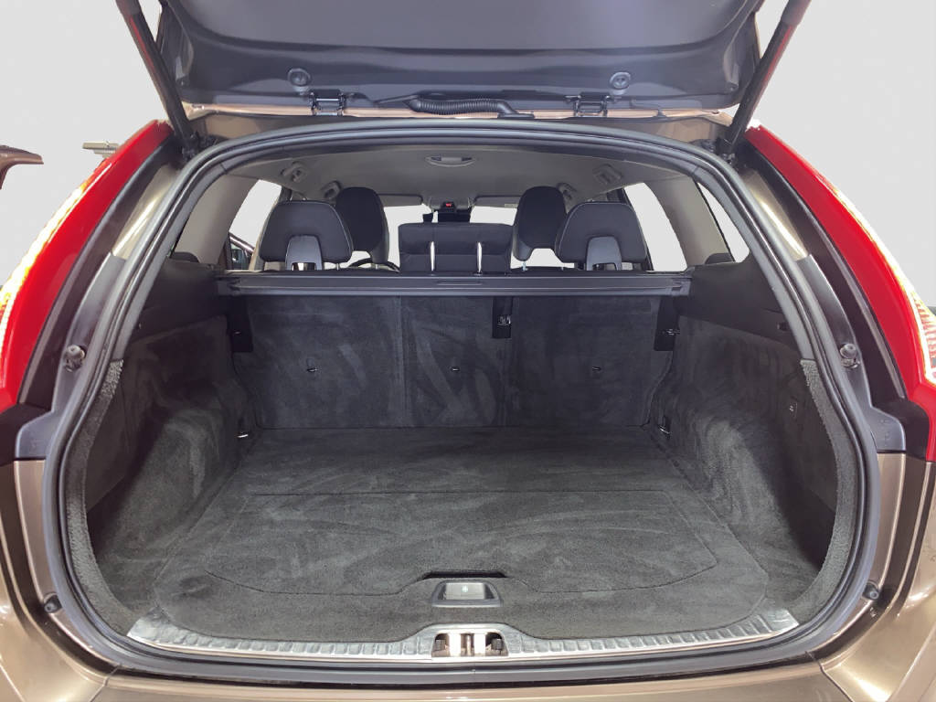VOLVO XC60 2.0 D4 Momentum S/S-image-13