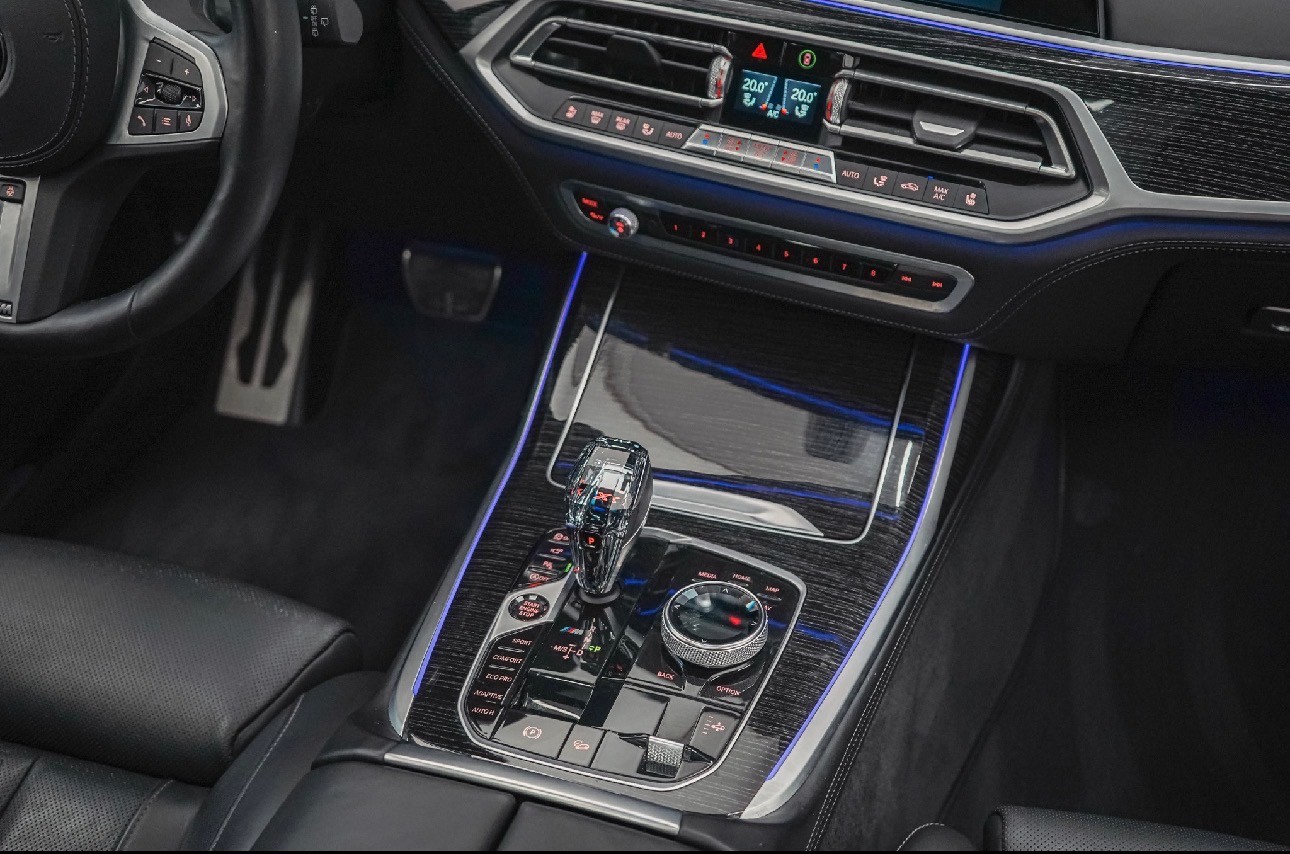 BMW M50i-image-2
