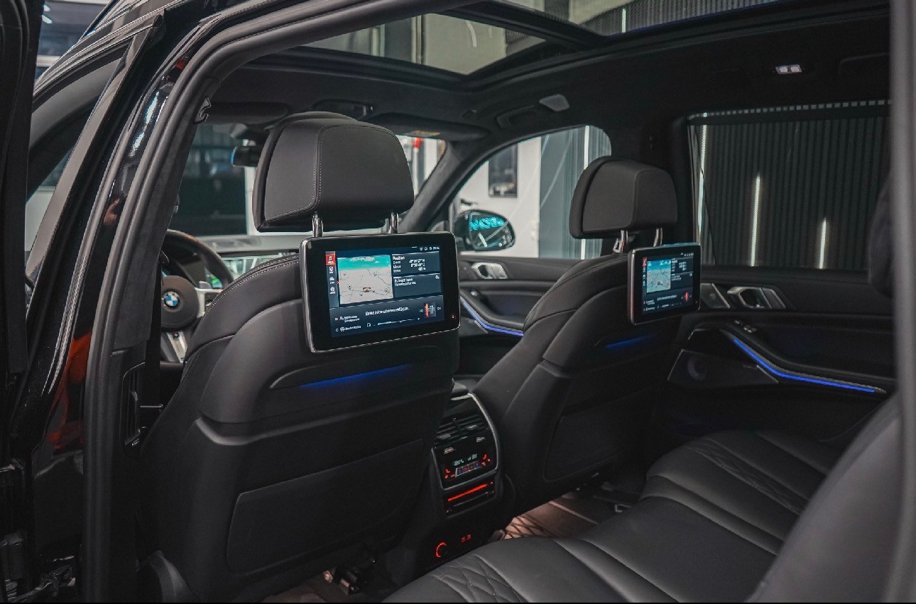 BMW M50i-image-4