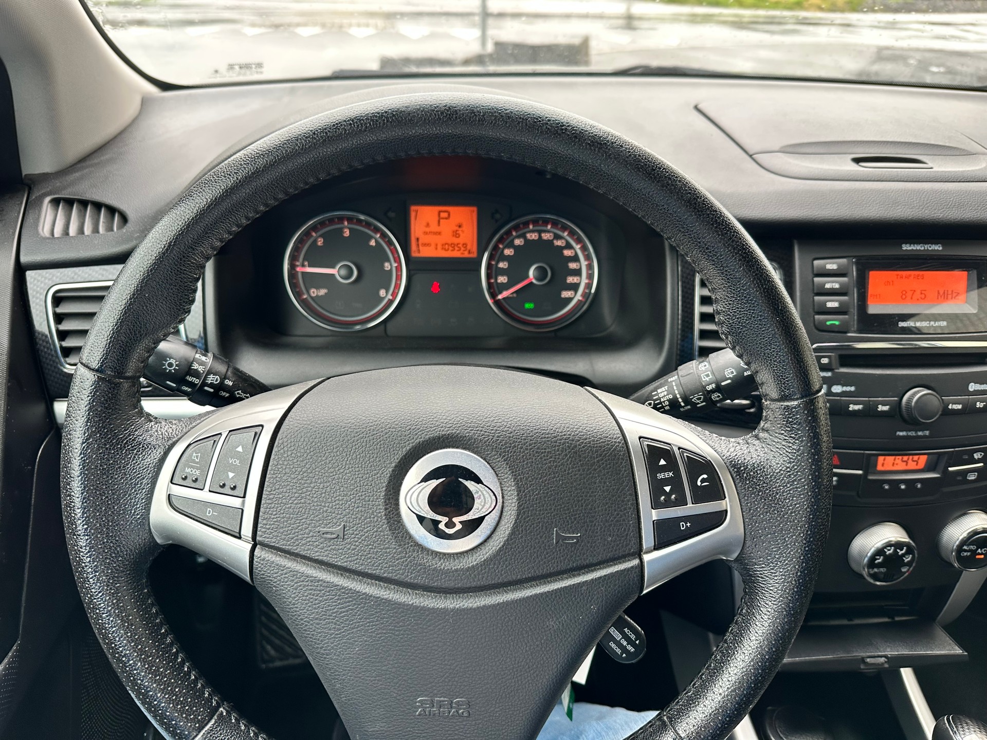 KGM-SsangYong Korando 2.0 e-XDI Quartz 4WD Automatic-image-9