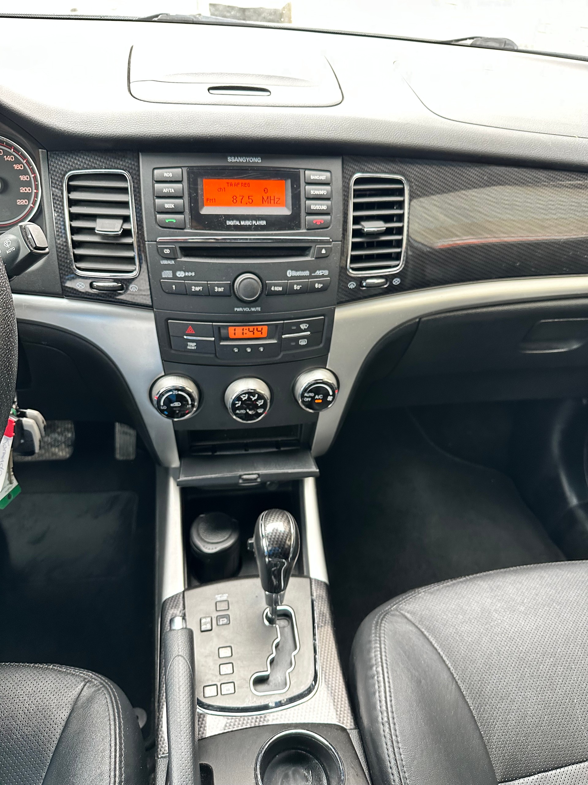 KGM-SsangYong Korando 2.0 e-XDI Quartz 4WD Automatic-image-11