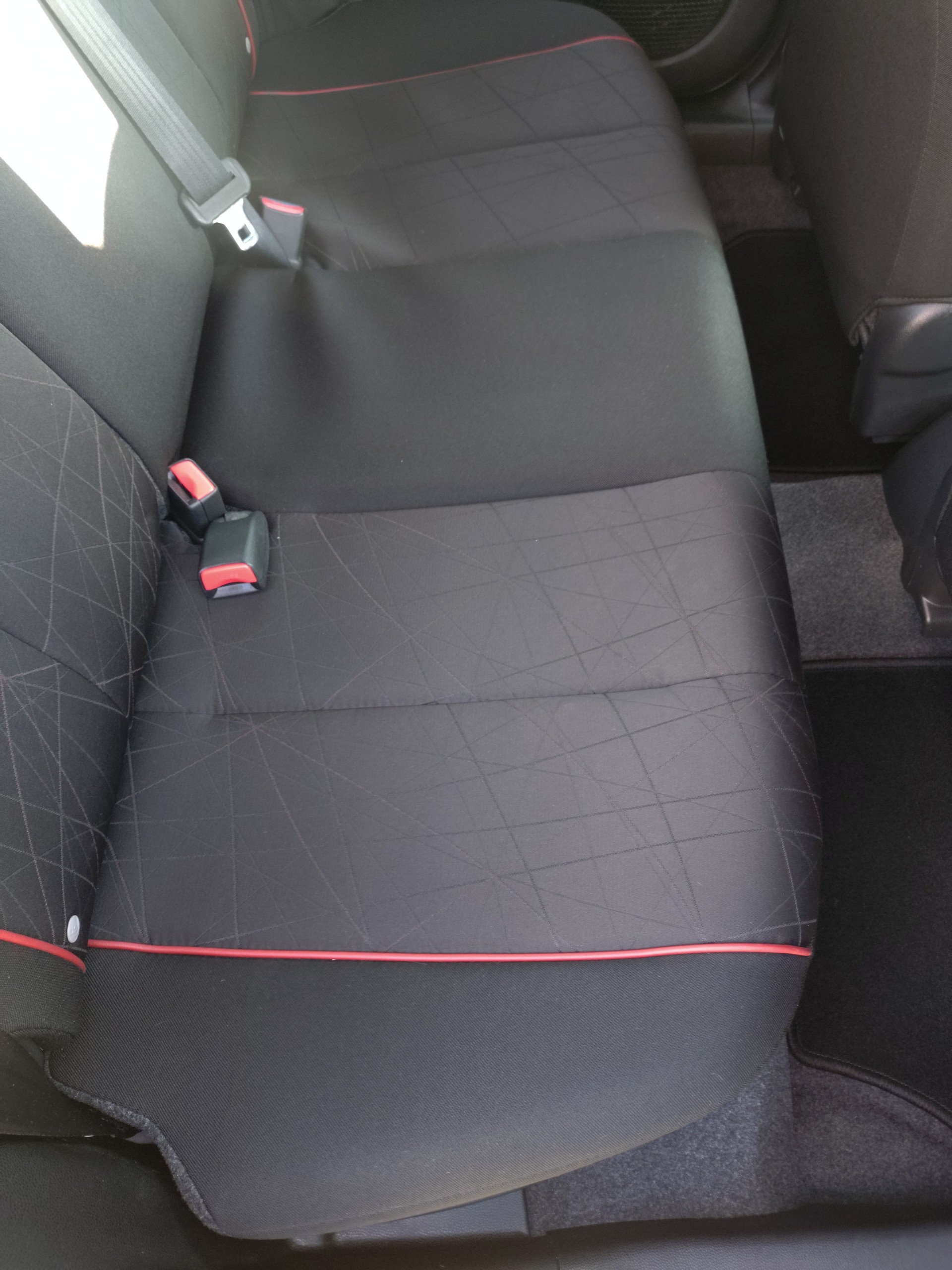 MAZDA 2 1.3i 16V Voila ma Suisse Edition-image-11
