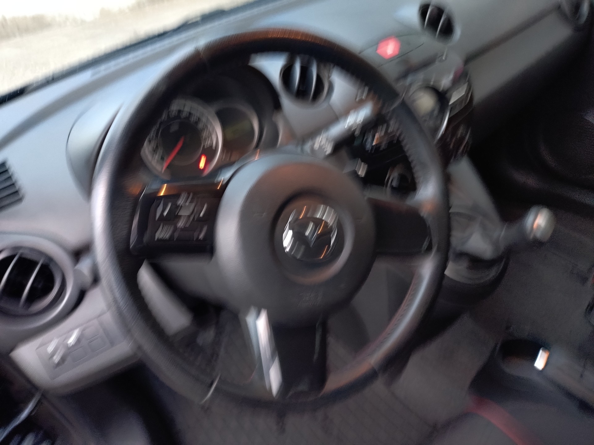 MAZDA 2 1.3i 16V Voila ma Suisse Edition-image-8
