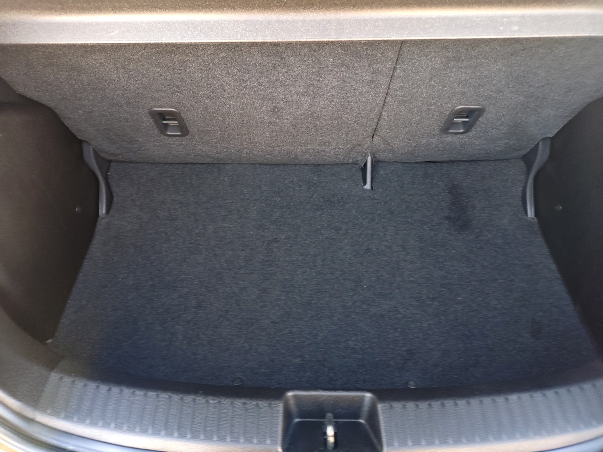 MAZDA 2 1.3i 16V Voila ma Suisse Edition-image-12