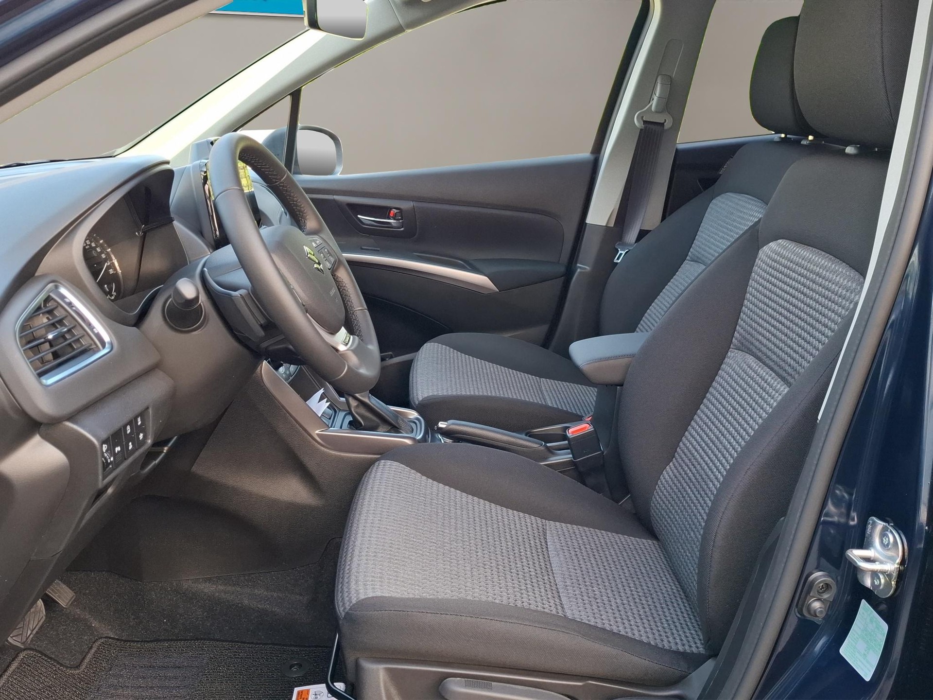 SUZUKI S-Cross 1.4 T Piz Sulai Hybrid 4x4-image-5