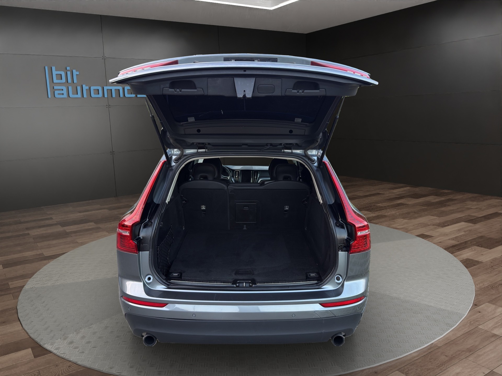 VOLVO XC60 T5 AWD Momentum Geartronic-image-6
