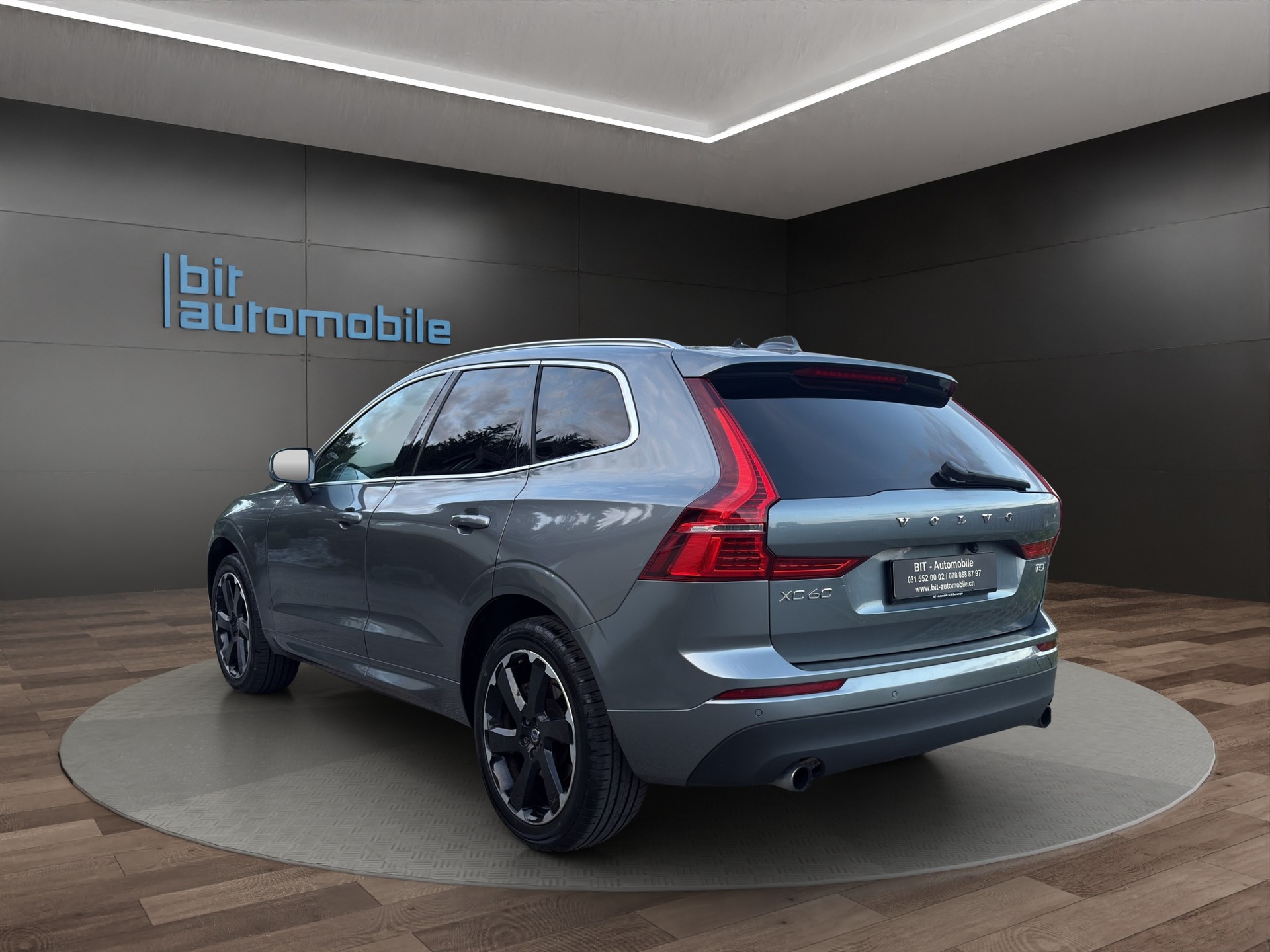 VOLVO XC60 T5 AWD Momentum Geartronic-image-4