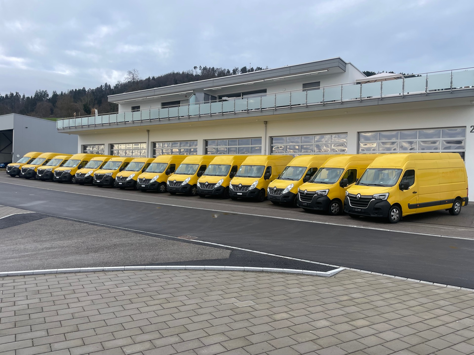 RENAULT Master L3H3 ab MFK bis 3.2029 Garantie 1 Jahr oder 20.000 km-image-0