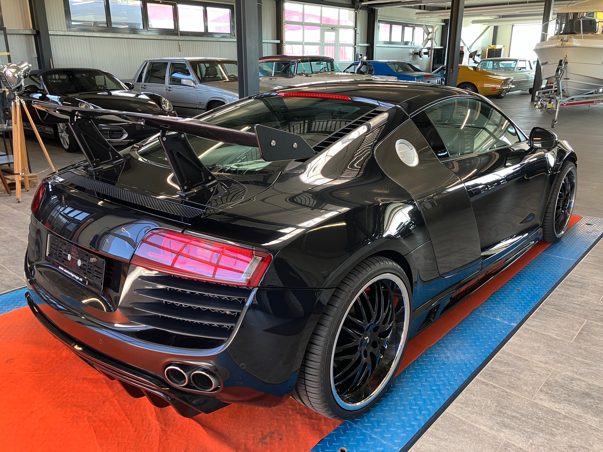 AUDI R8 Coupé 4.2-V8 R-Tronic-image-2