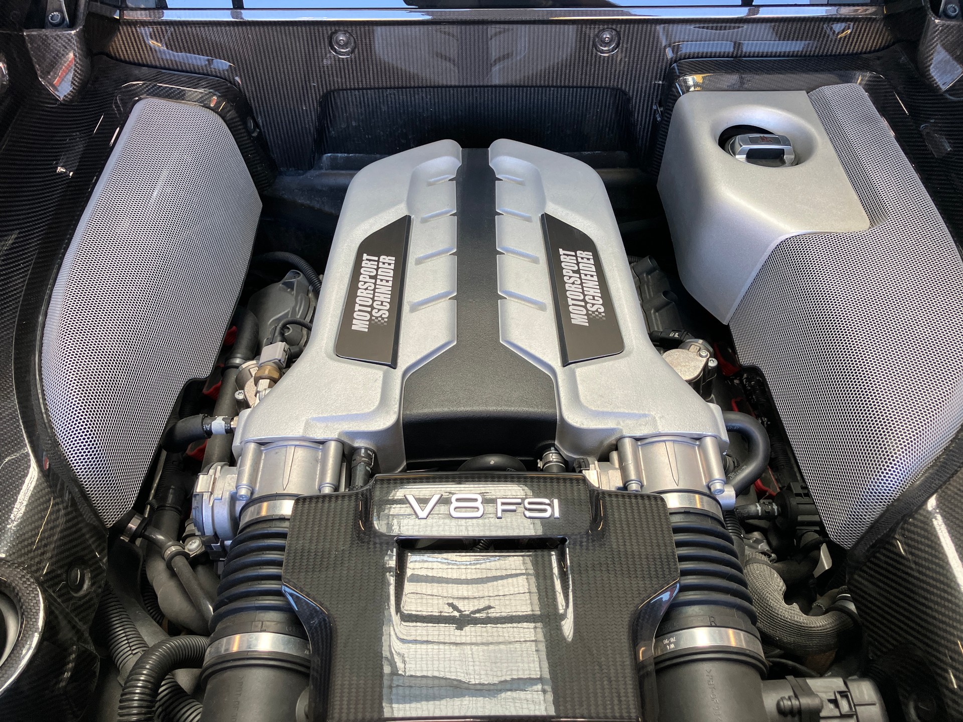 AUDI R8 Coupé 4.2-V8 R-Tronic-image-13