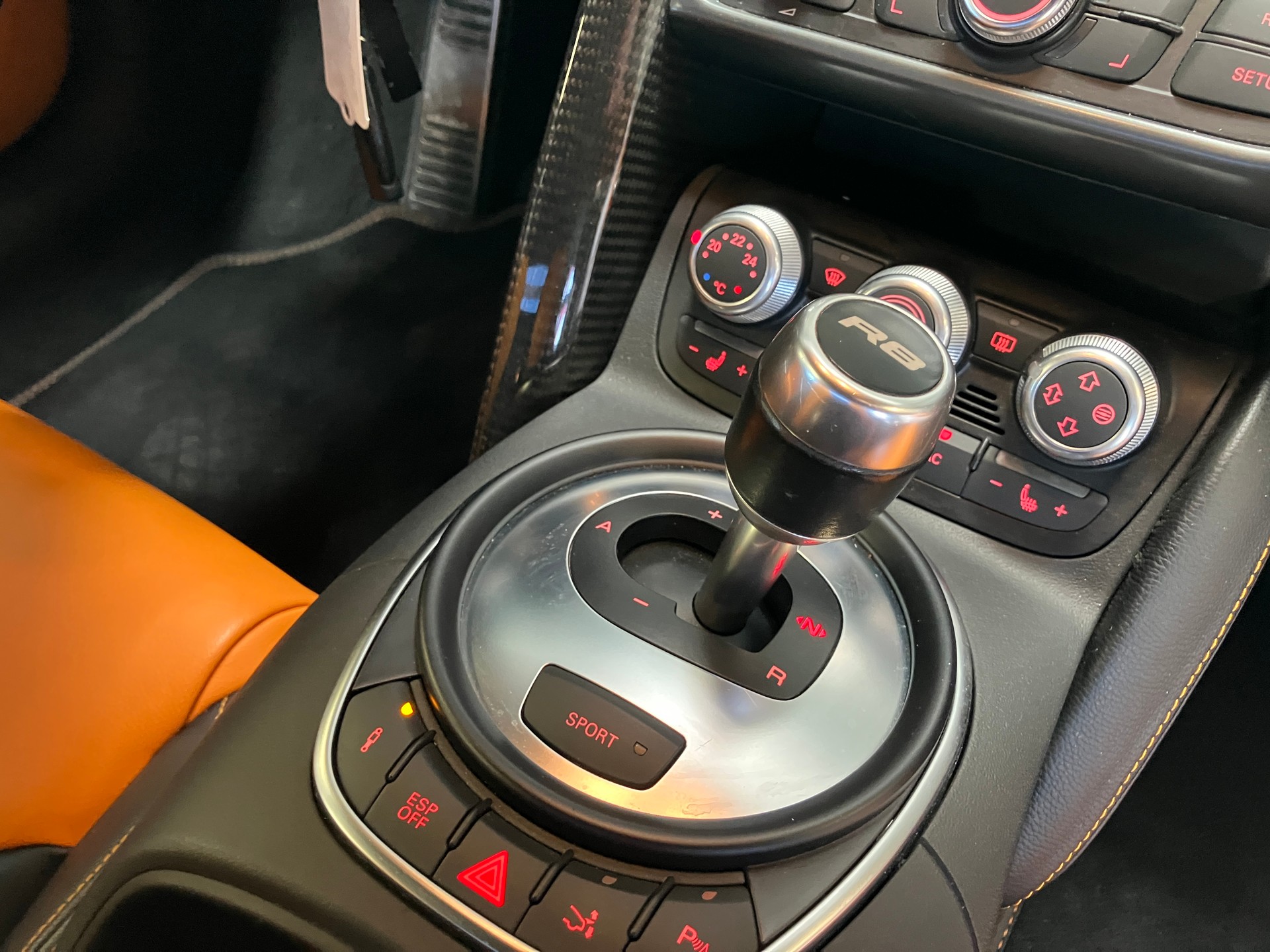 AUDI R8 Coupé 4.2-V8 R-Tronic-image-24
