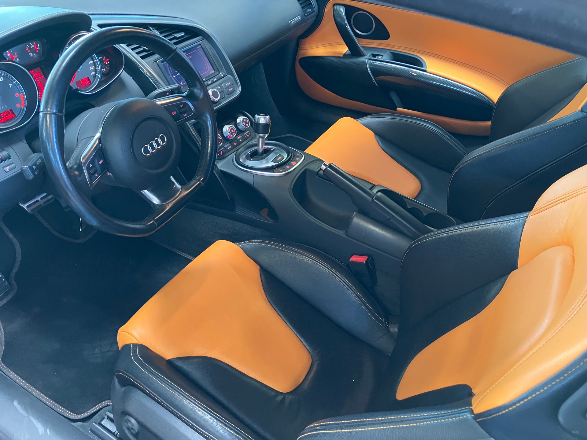 AUDI R8 Coupé 4.2-V8 R-Tronic-image-18