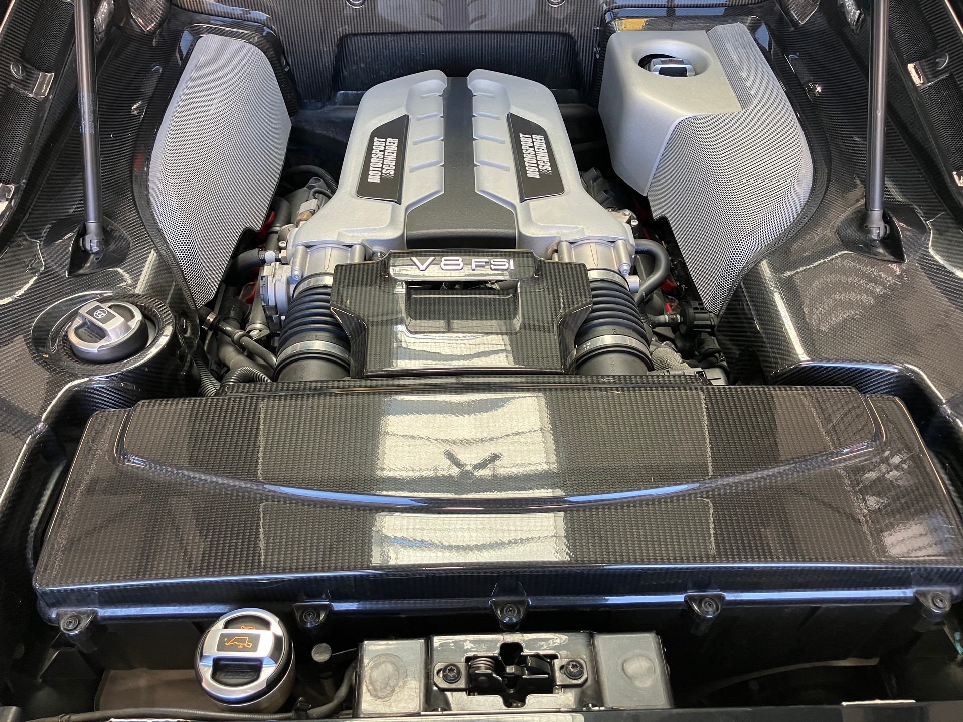 AUDI R8 Coupé 4.2-V8 R-Tronic-image-14