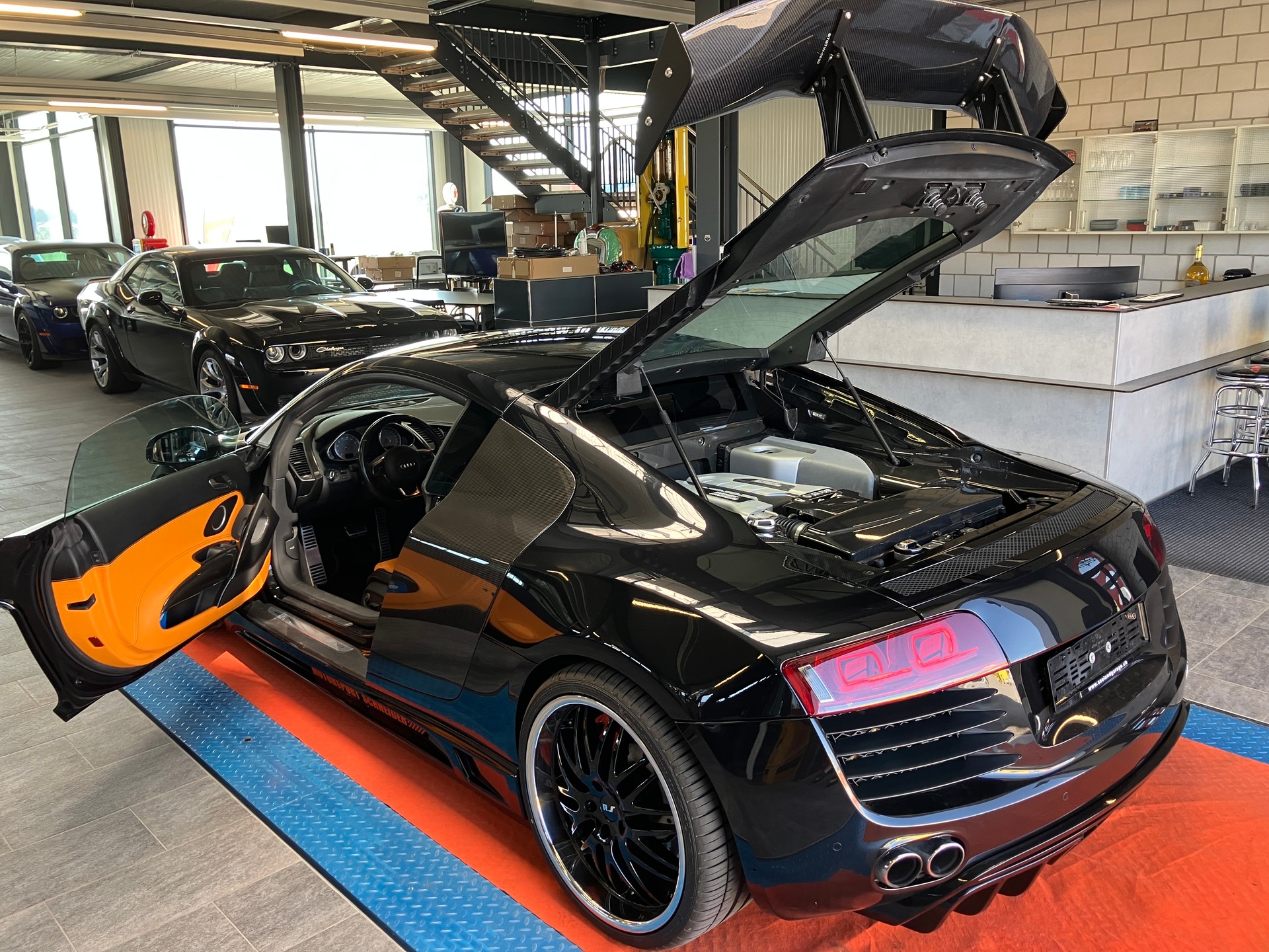 AUDI R8 Coupé 4.2-V8 R-Tronic-image-12