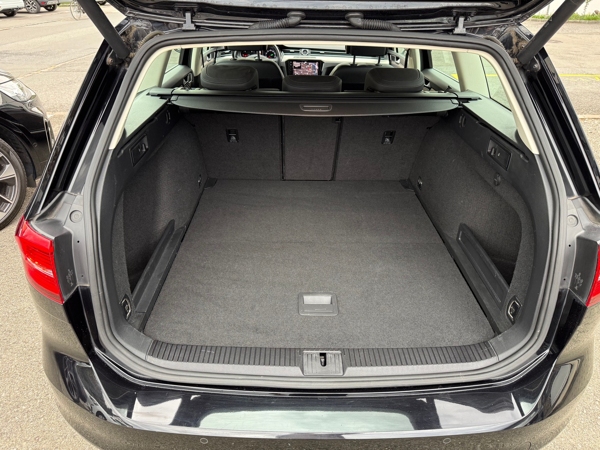 VW Passat Variant 2.0 TDI 150 Highline DSG-image-6
