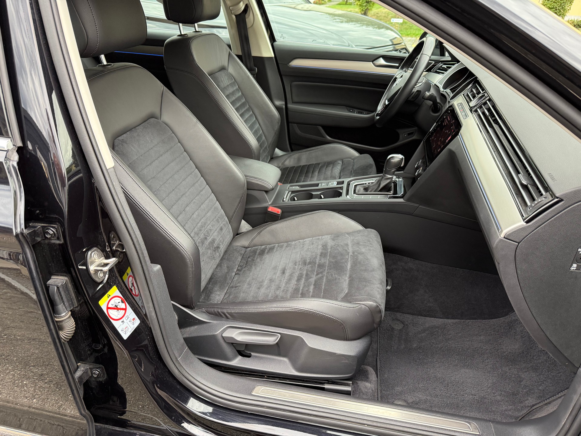 VW Passat Variant 2.0 TDI 150 Highline DSG-image-15