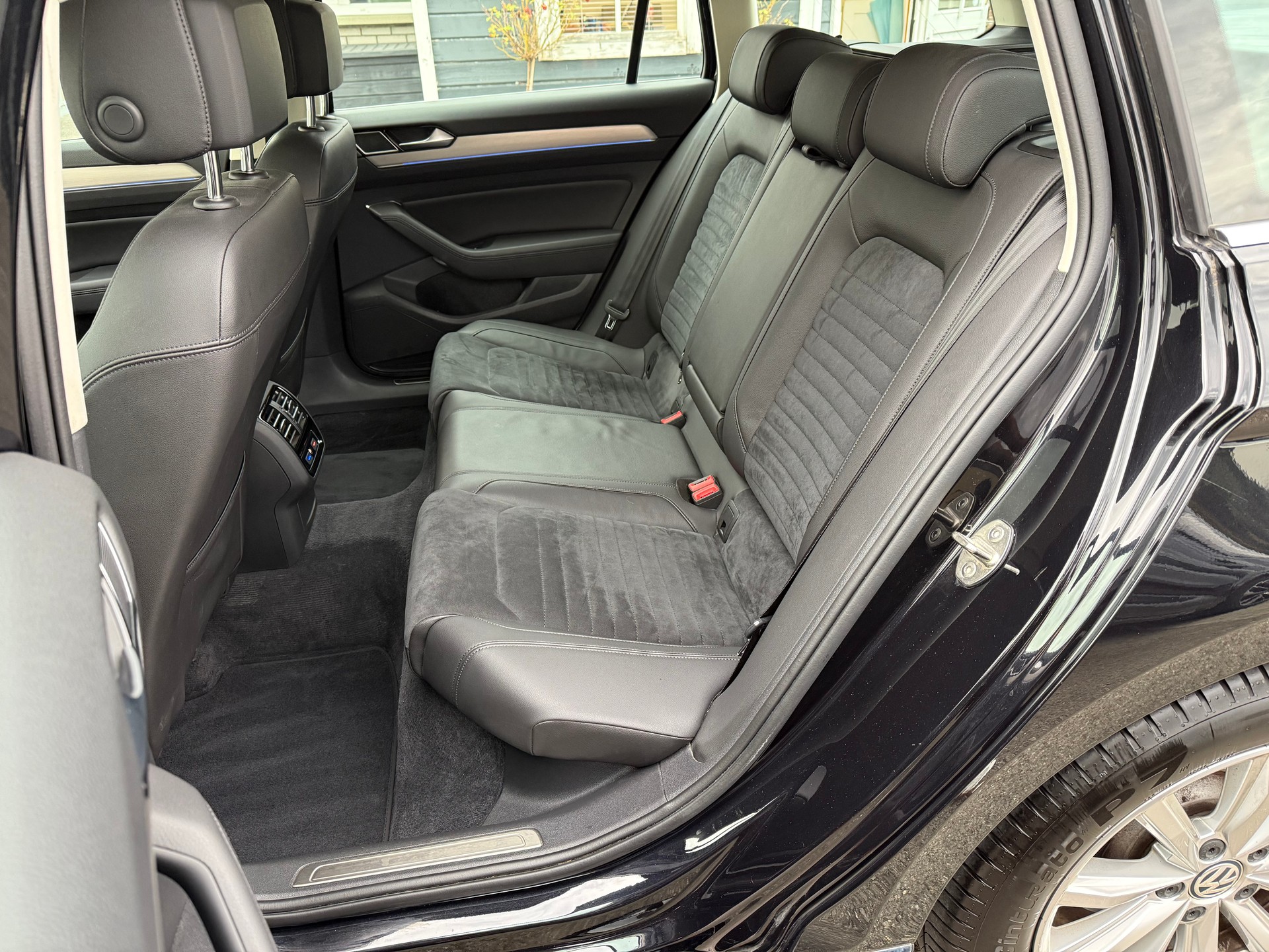 VW Passat Variant 2.0 TDI 150 Highline DSG-image-9