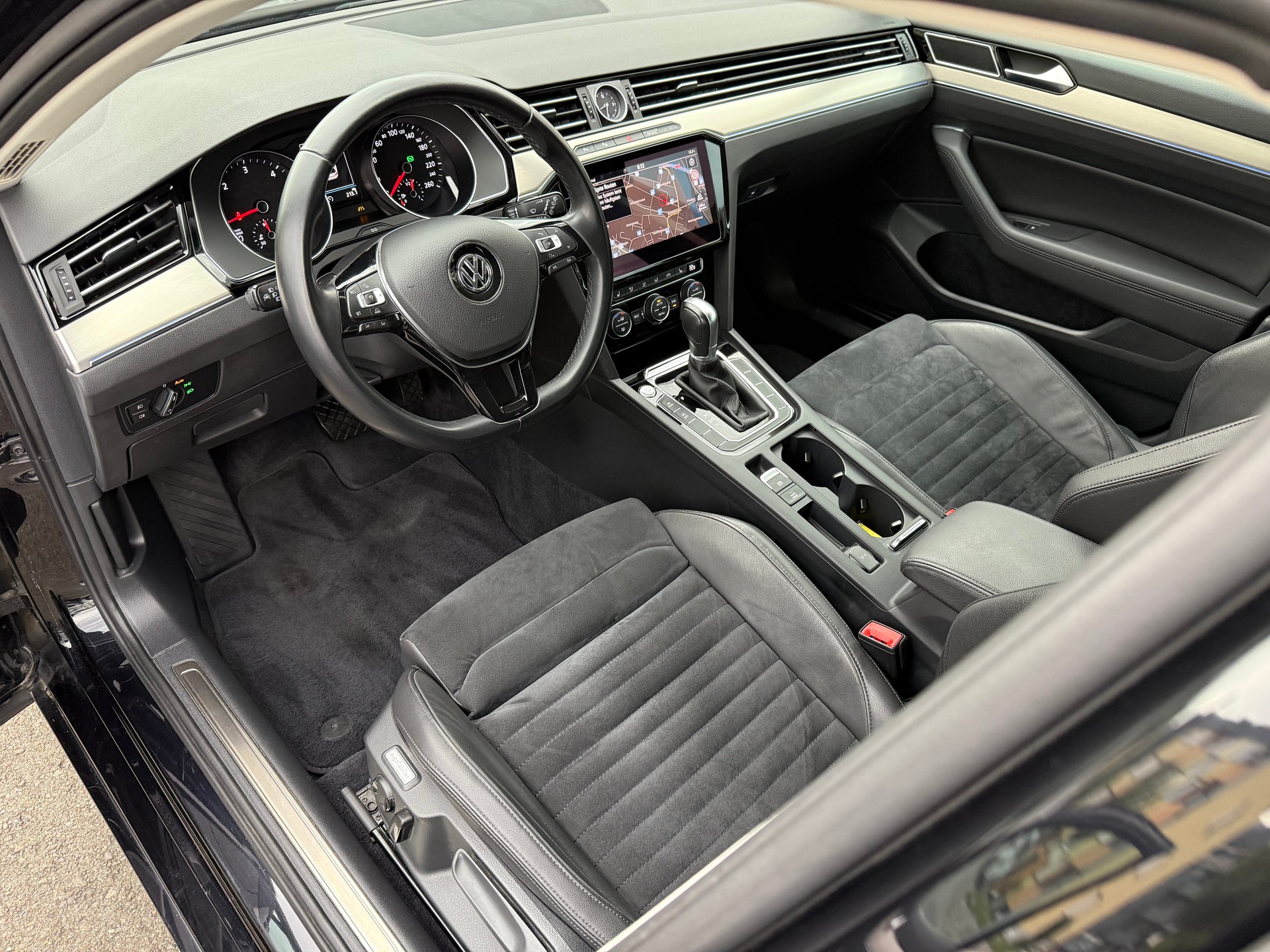 VW Passat Variant 2.0 TDI 150 Highline DSG-image-12
