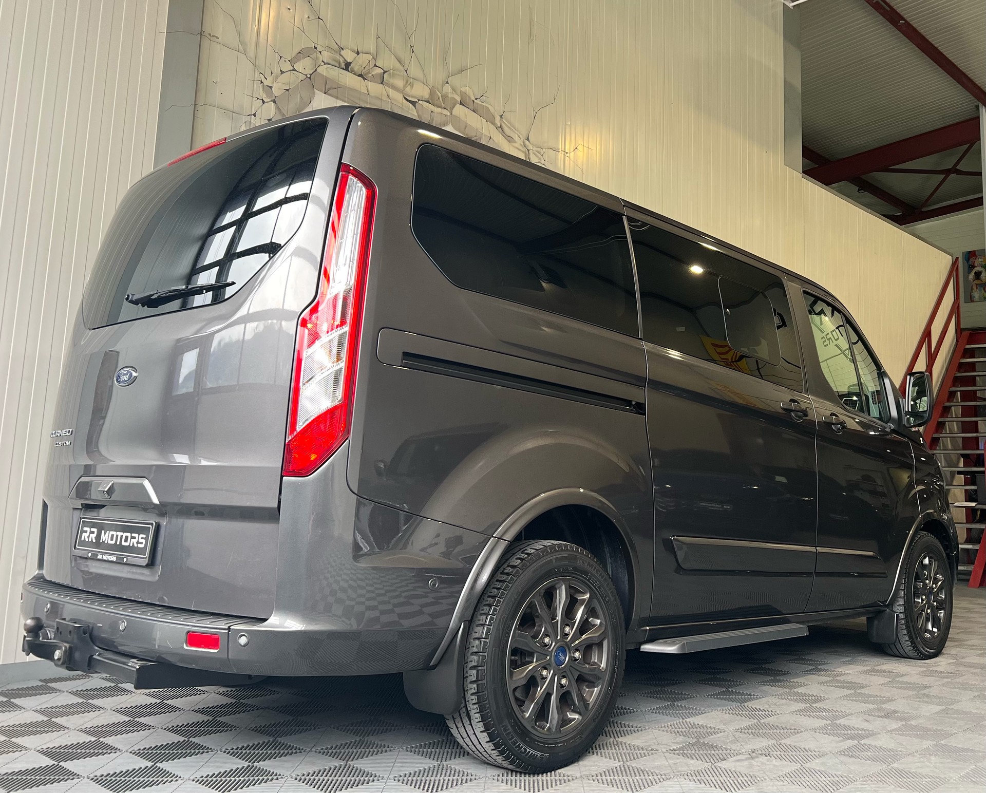 FORD Tourneo Custom 320 L1H1 Titanium X A-image-3