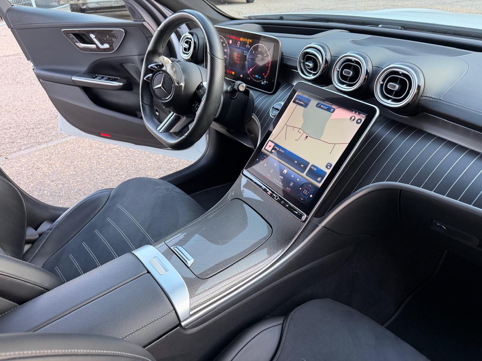 MERCEDES-BENZ C 220 d T 4Matic AMG Line-image-13