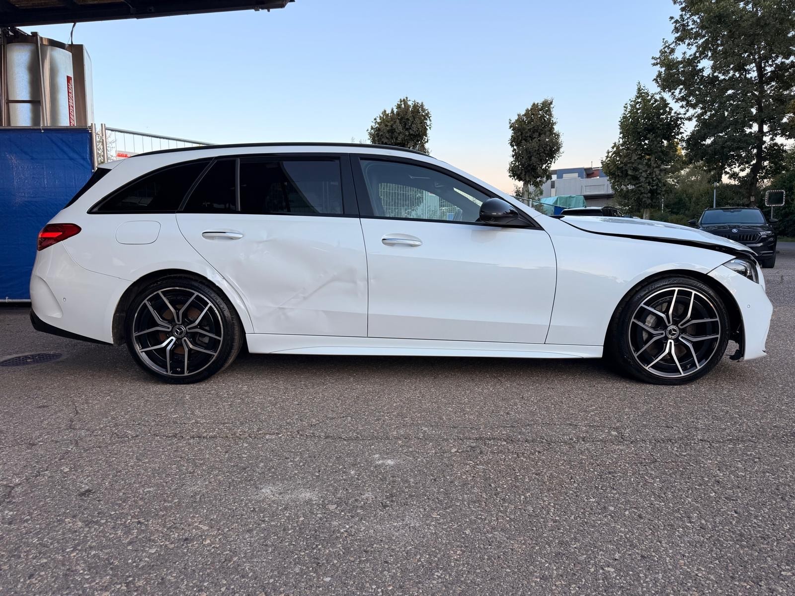 MERCEDES-BENZ C 220 d T 4Matic AMG Line-image-0