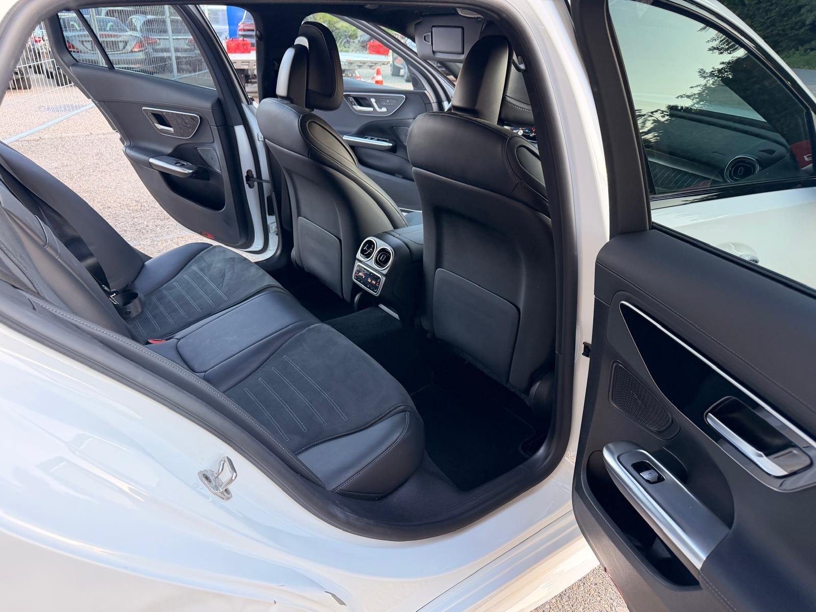 MERCEDES-BENZ C 220 d T 4Matic AMG Line-image-11