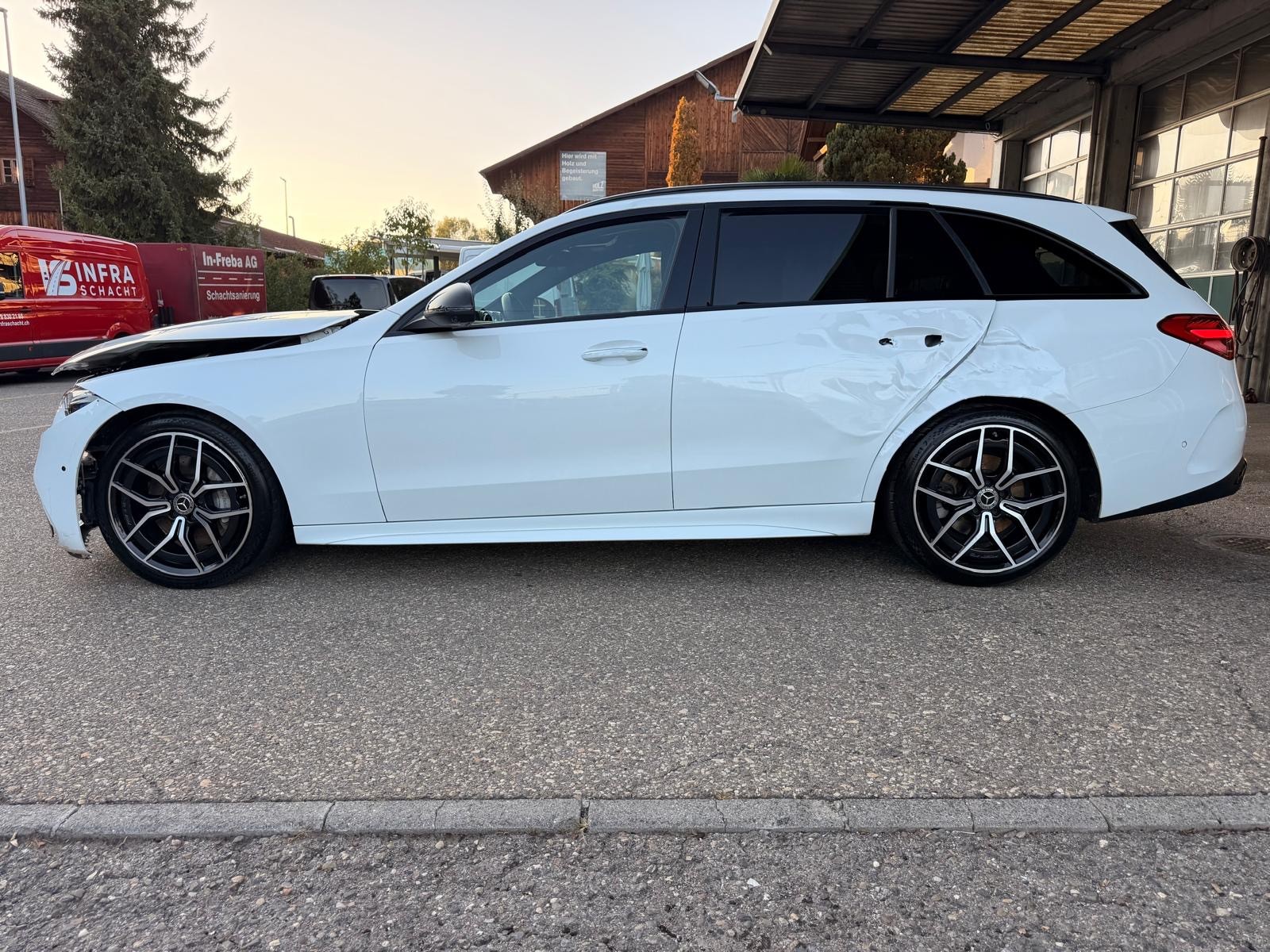 MERCEDES-BENZ C 220 d T 4Matic AMG Line-image-4