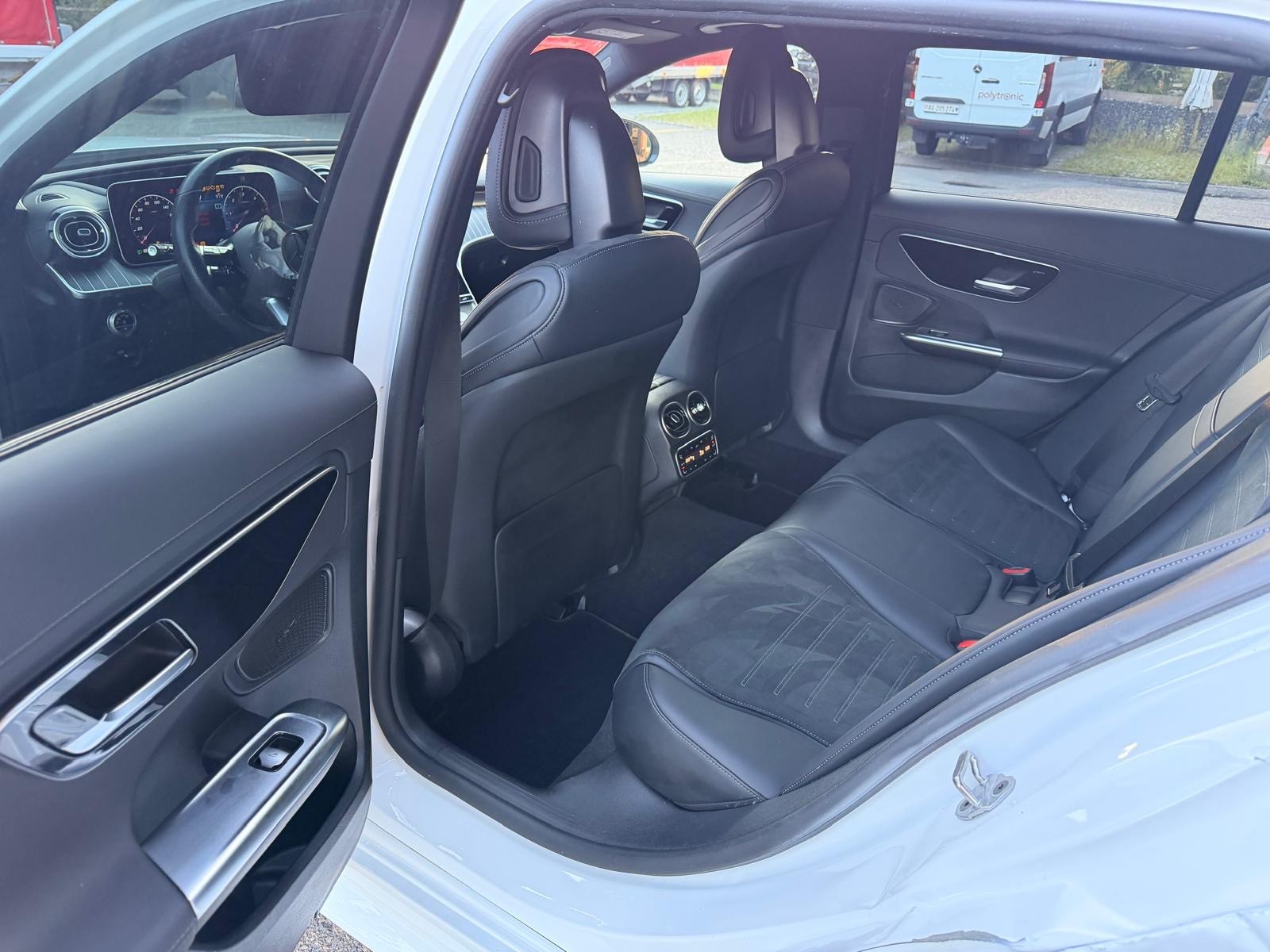 MERCEDES-BENZ C 220 d T 4Matic AMG Line-image-9