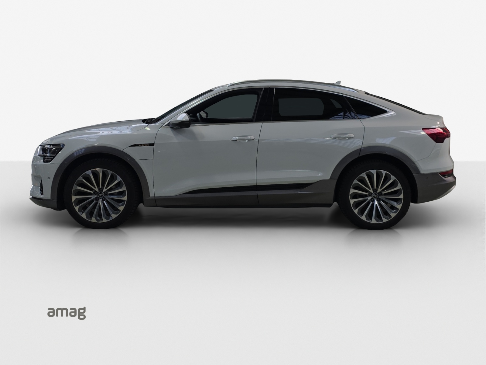 AUDI e-tron 55 Sportback Advanced quattro-image-2