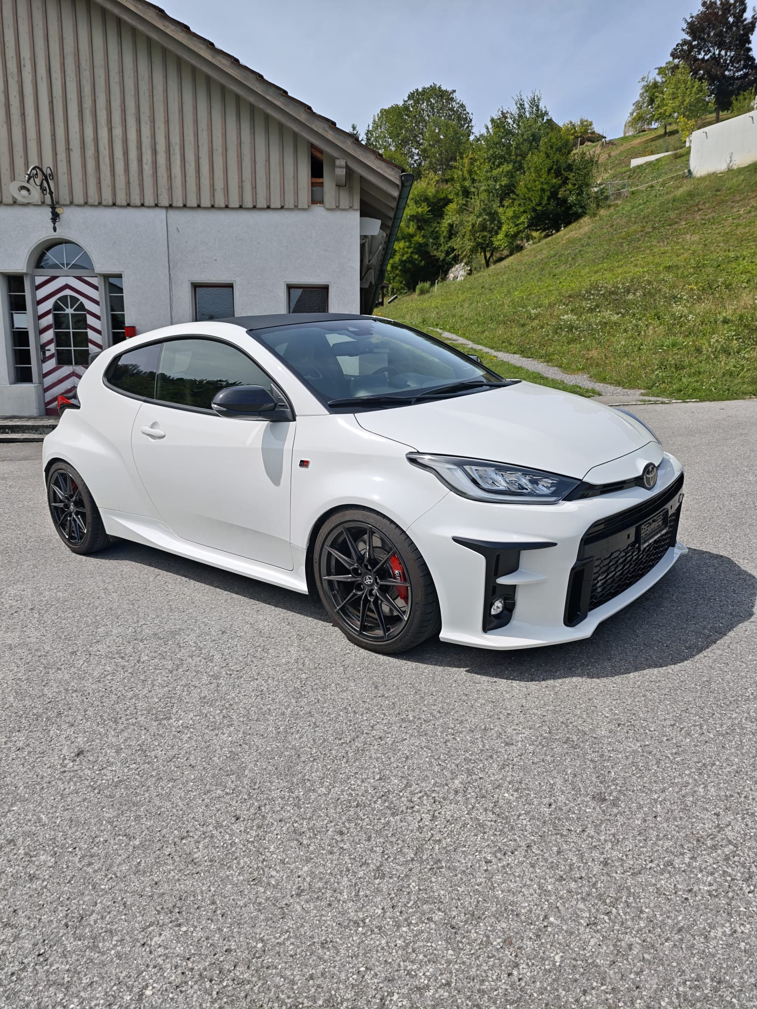 TOYOTA Yaris 1.6 GR Sport-image-2